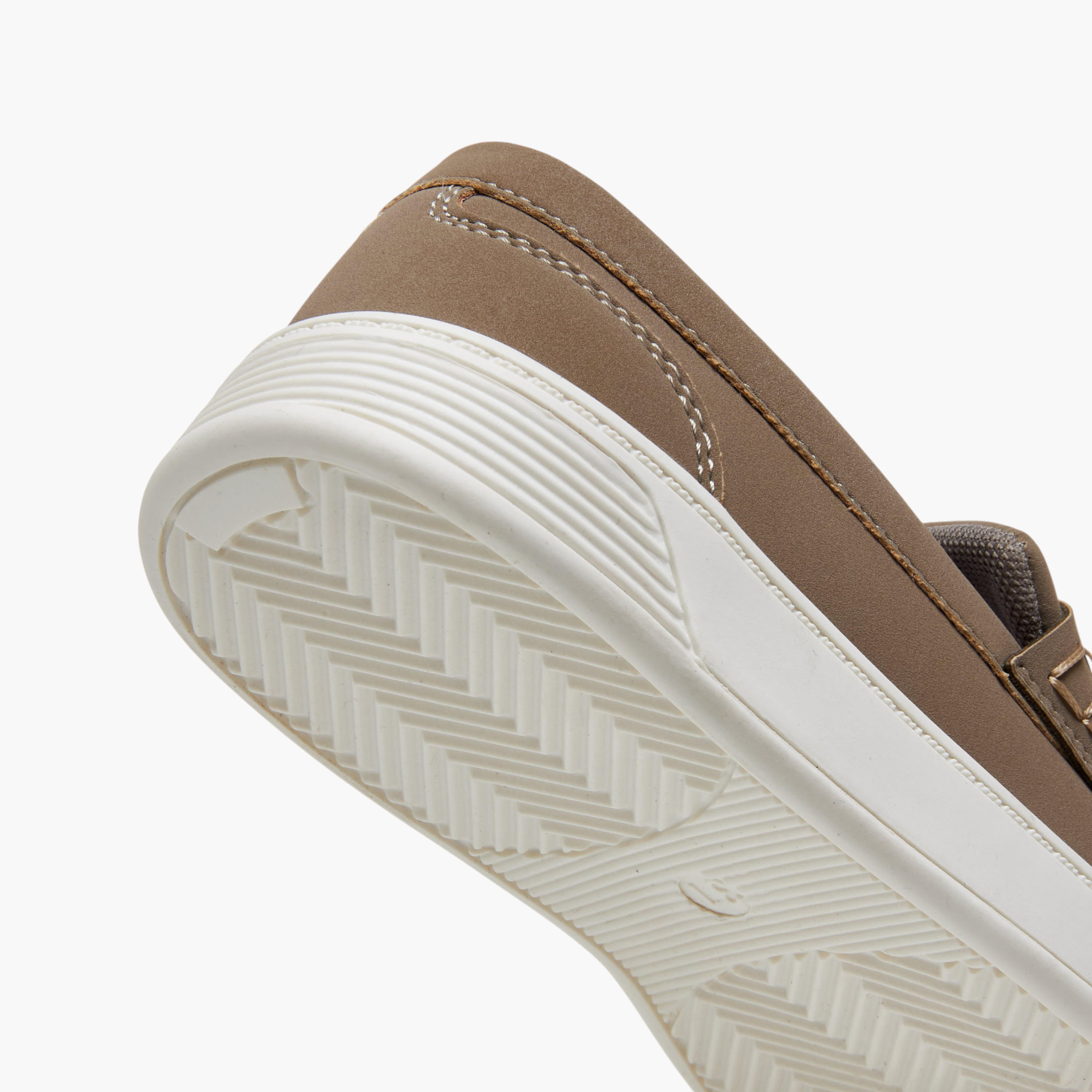 حذاء سادة سهل الارتداء بتفاصيل مفرغة من مستر دوتشيني-boys-shoes-loafers-image-5