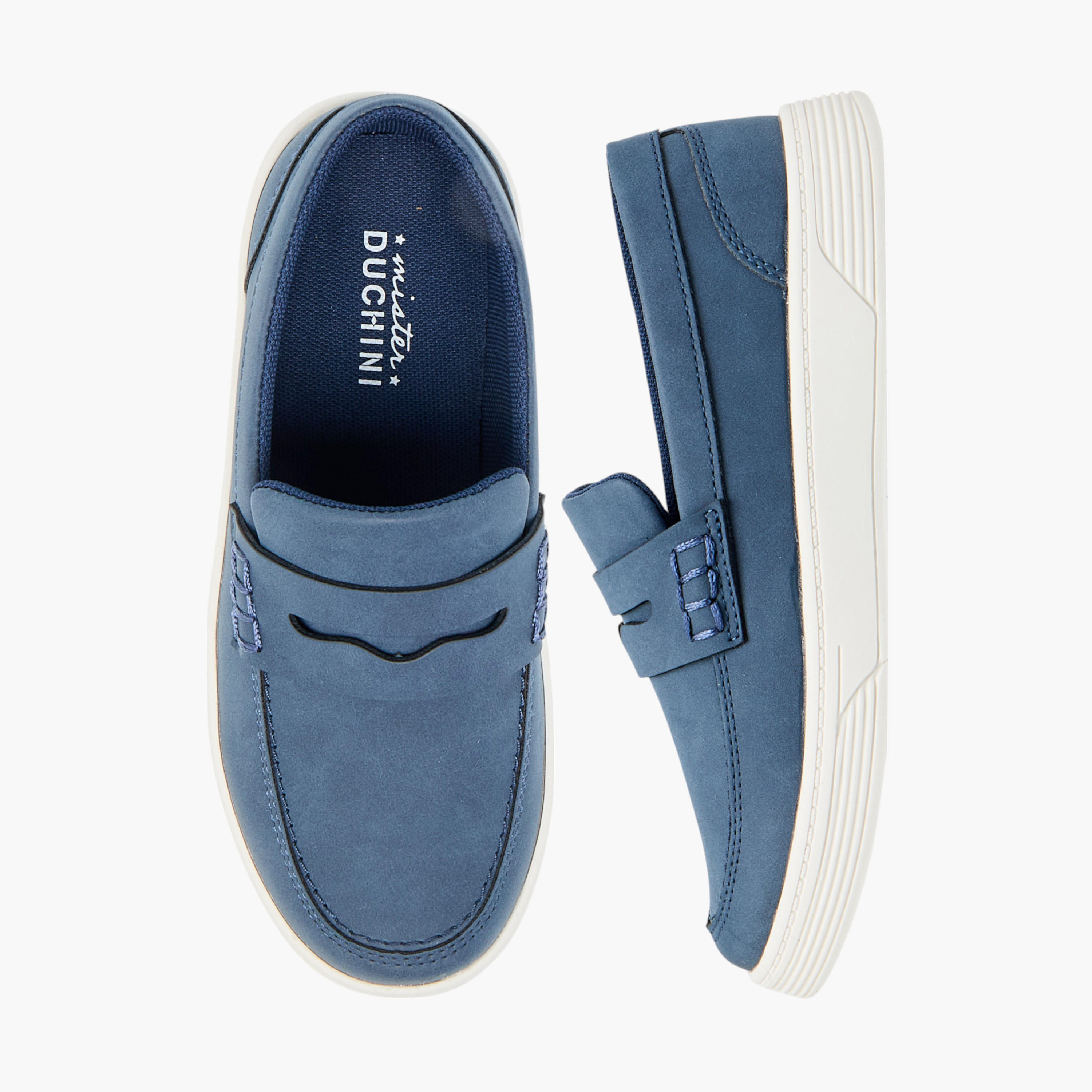 حذاء سادة سهل الارتداء بتفاصيل مفرغة من مستر دوتشيني-boys-shoes-loafers-image-1