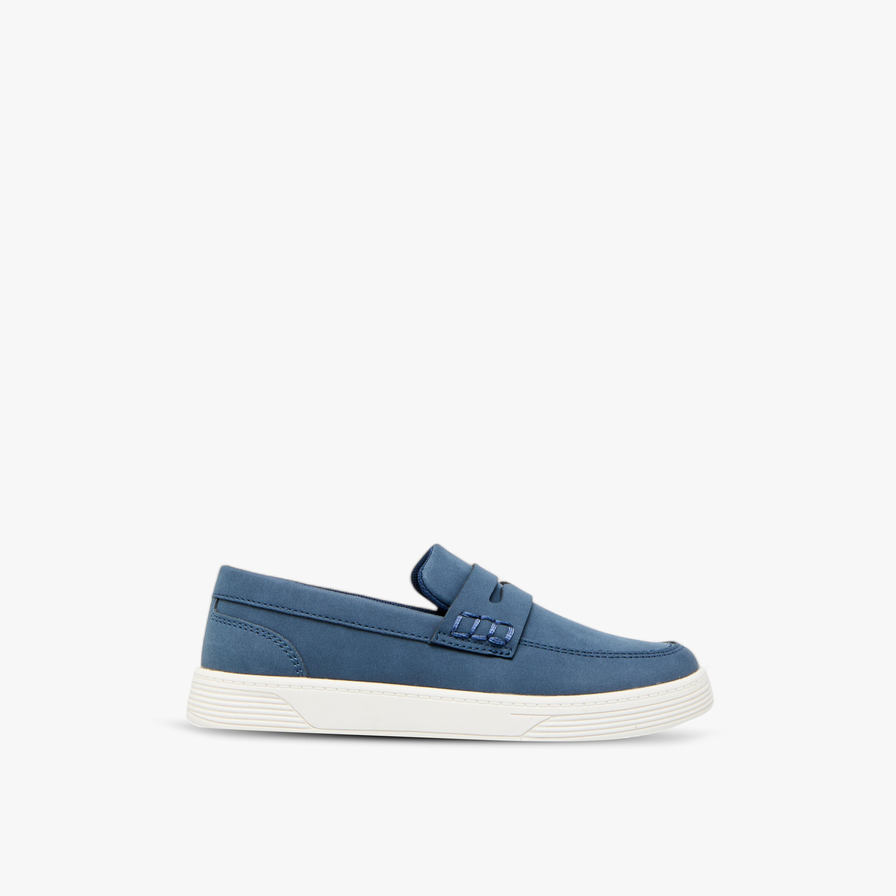 حذاء سادة سهل الارتداء بتفاصيل مفرغة من مستر دوتشيني-boys-shoes-loafers-image-4