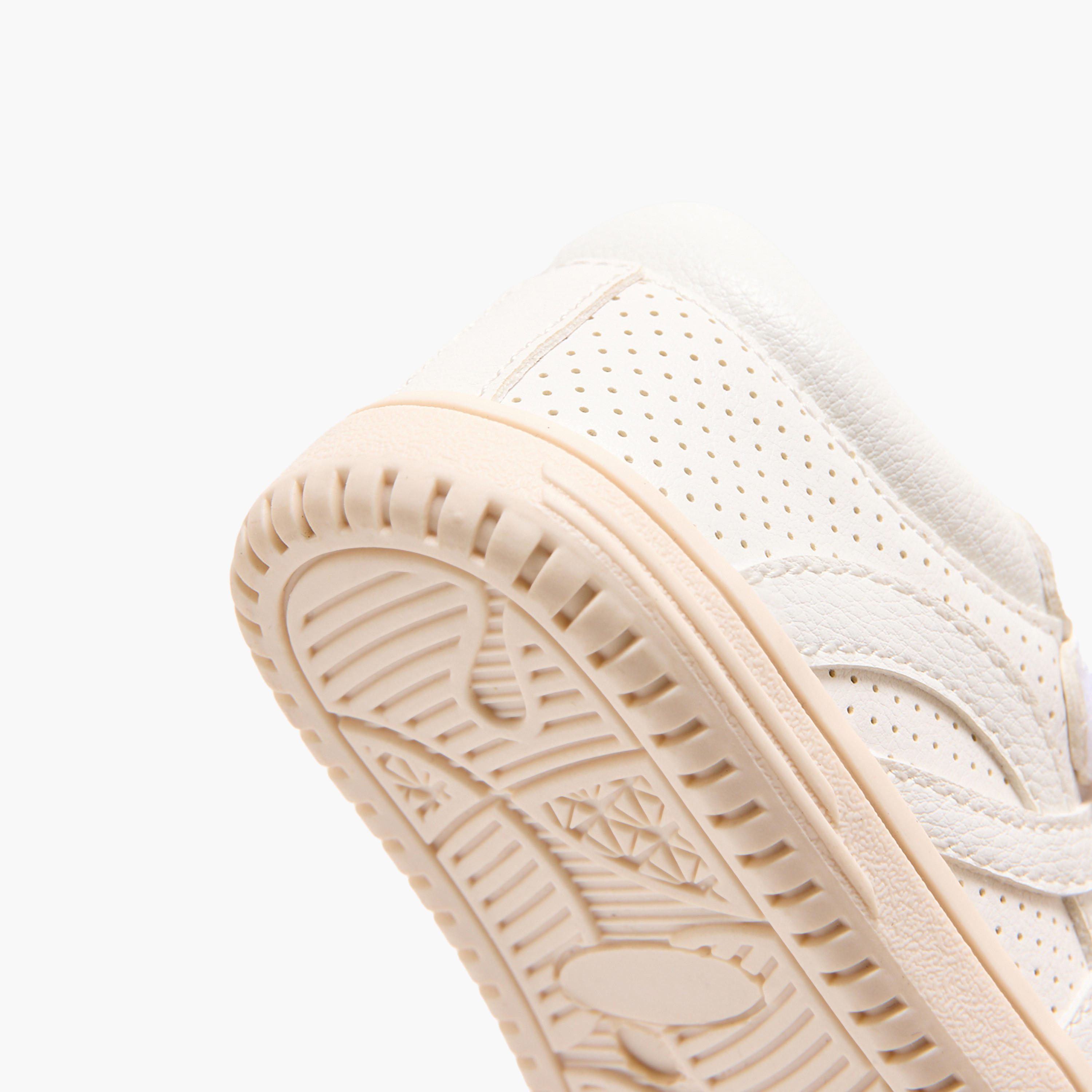 حذاء سنيكرز للأولاد برقبة كاحل مثقوب بشريط إغلاق لاصق من بارفيت-boys-shoes-sneakers-image-8