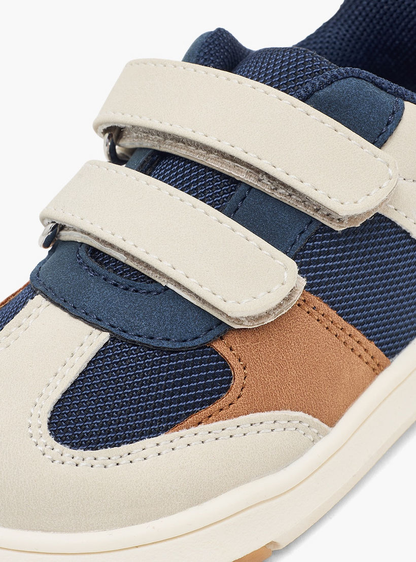 حذاء سنيكرز بقوالب ملونة وطول الكاحل وشريط إغلاق لاصق للأولاد من بيرفيت-boys-shoes-sneakers-image-4