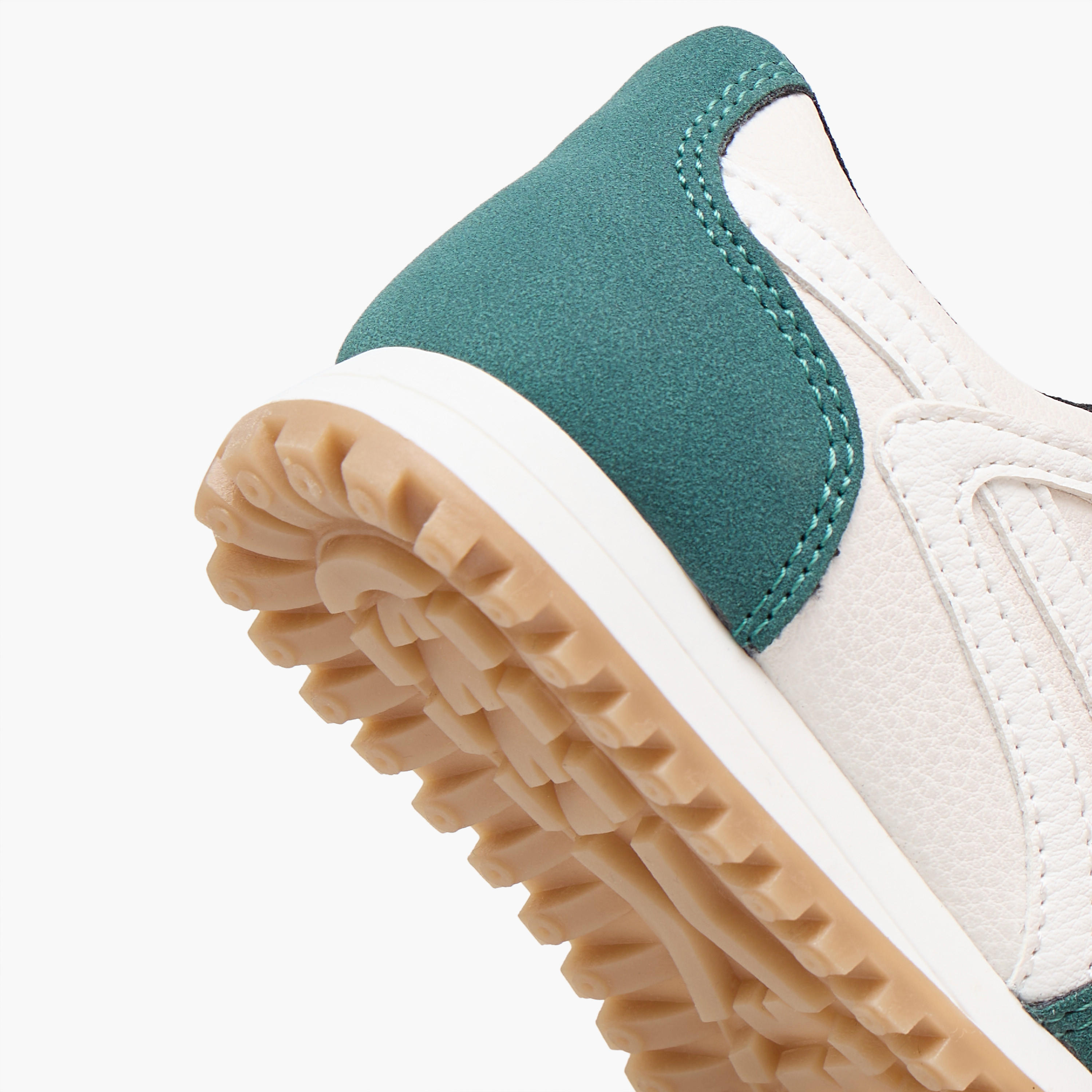 حذاء رياضي بطول الكاحل وشريط إغلاق لاصق للأولاد من بيرفيت-boys-shoes-sneakers-image-8