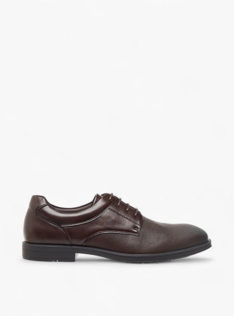 حذاء ديربي بارز الملمس برباط إغلاق من إل بي إل من شو إكسبريس-men-shoes-formalshoes-image-3