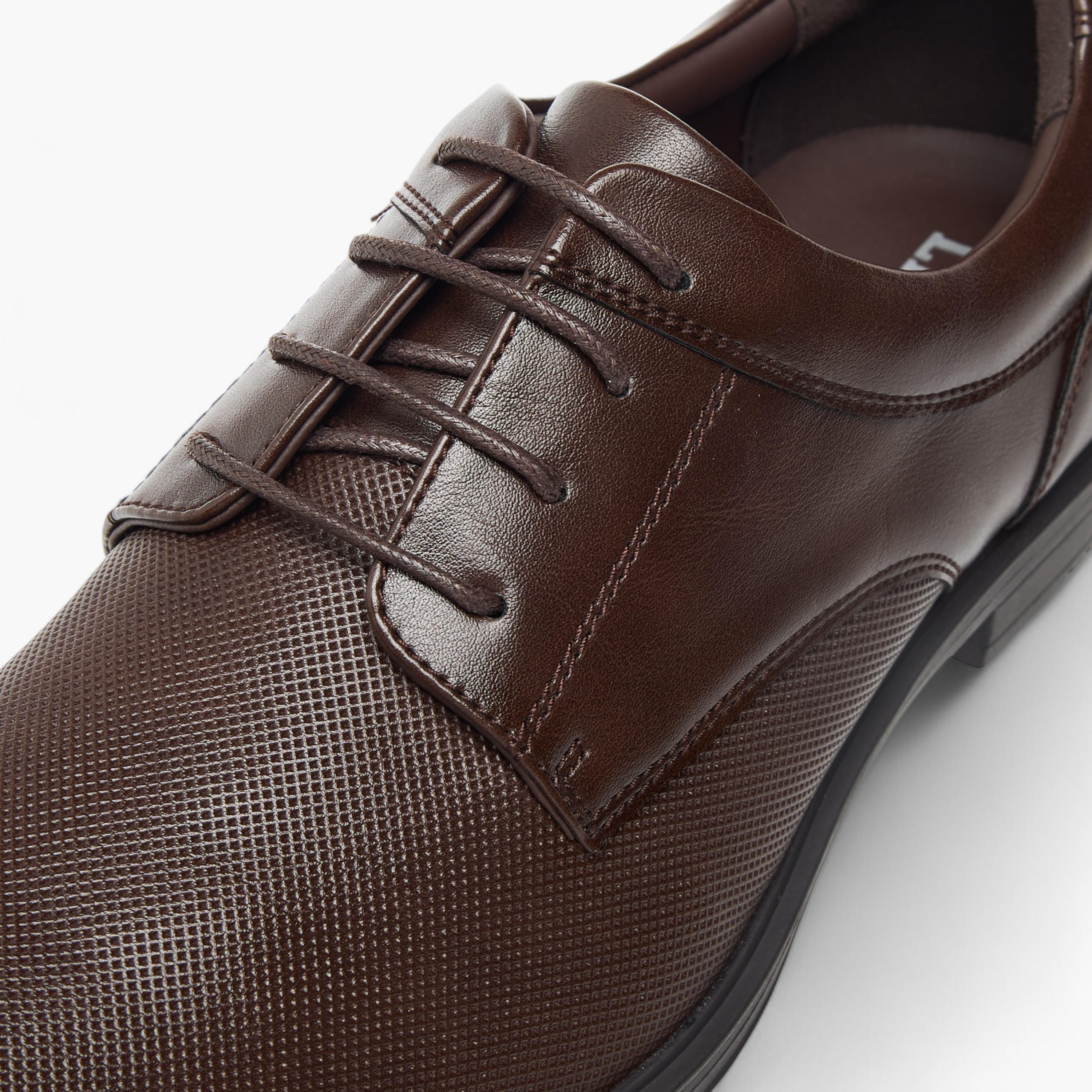 حذاء ديربي بارز الملمس برباط إغلاق من إل بي إل من شو إكسبريس-men-shoes-formalshoes-image-4