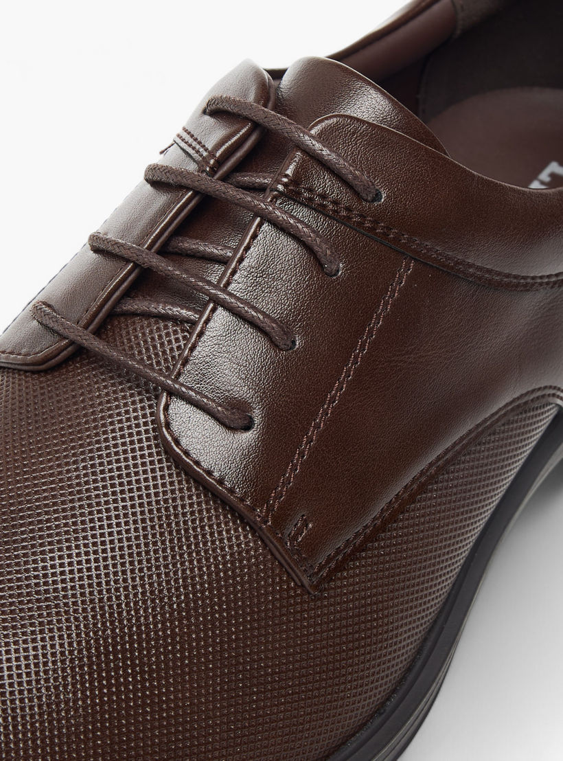 حذاء ديربي بارز الملمس برباط إغلاق من إل بي إل من شو إكسبريس-men-shoes-formalshoes-image-4
