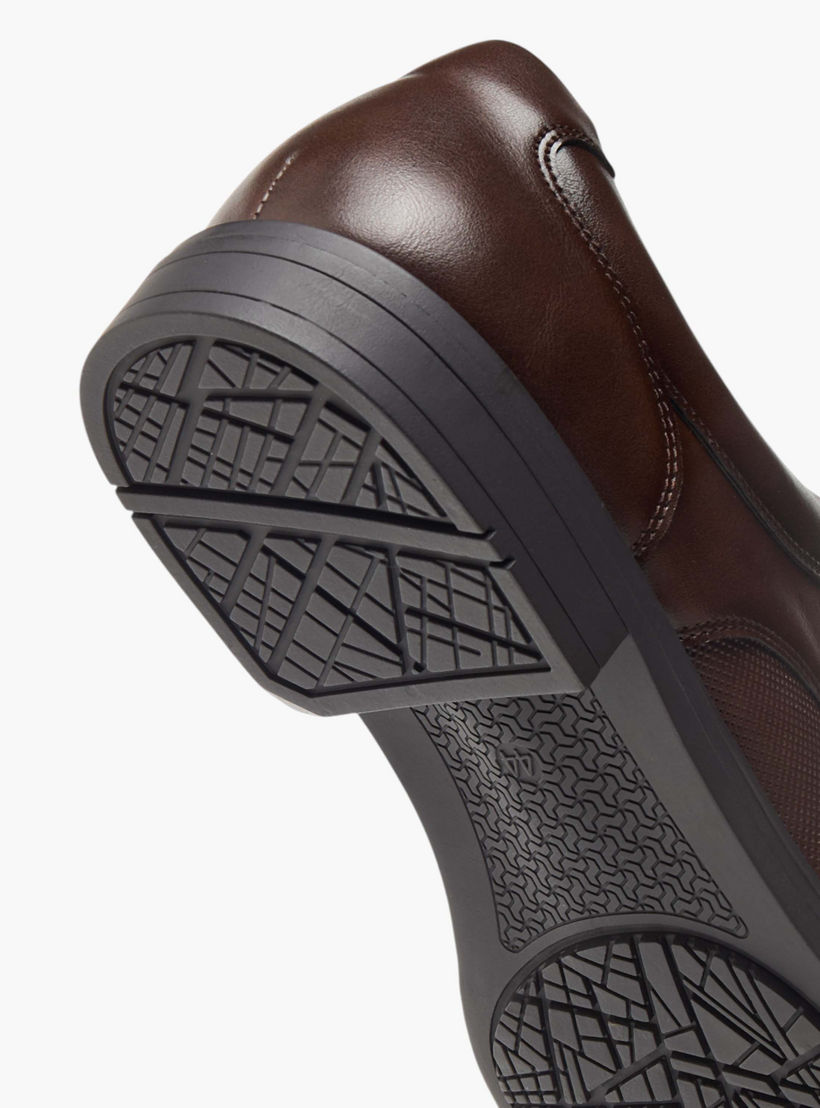 حذاء ديربي بارز الملمس برباط إغلاق من إل بي إل من شو إكسبريس-men-shoes-formalshoes-image-5