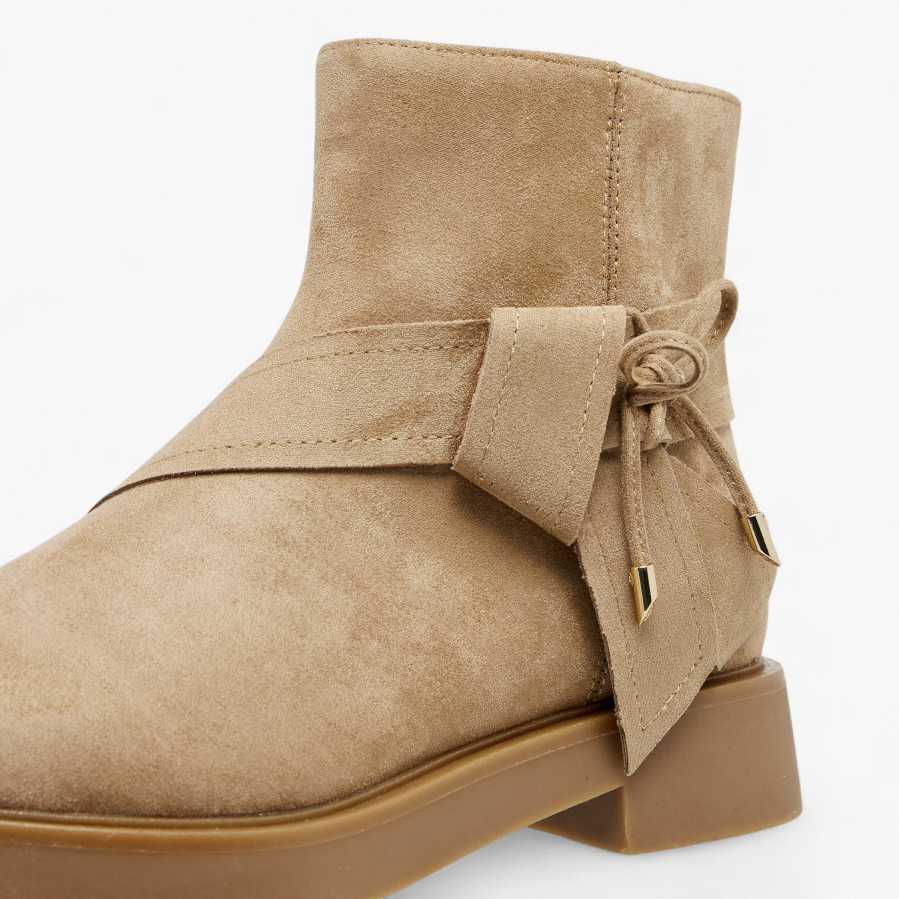 بوت كاحل بزينة فيونكة وسحاب إغلاق للنساء من سيليست-women-shoes-boots-image-4