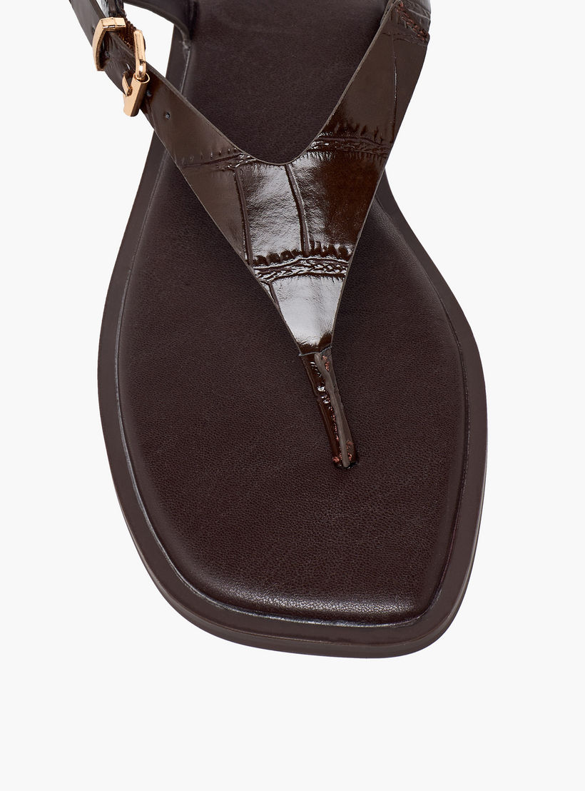 صندل بارز الملمس بحزام بإبزيم للنساء من سيليست-women-shoes-sandals-flats-image-7