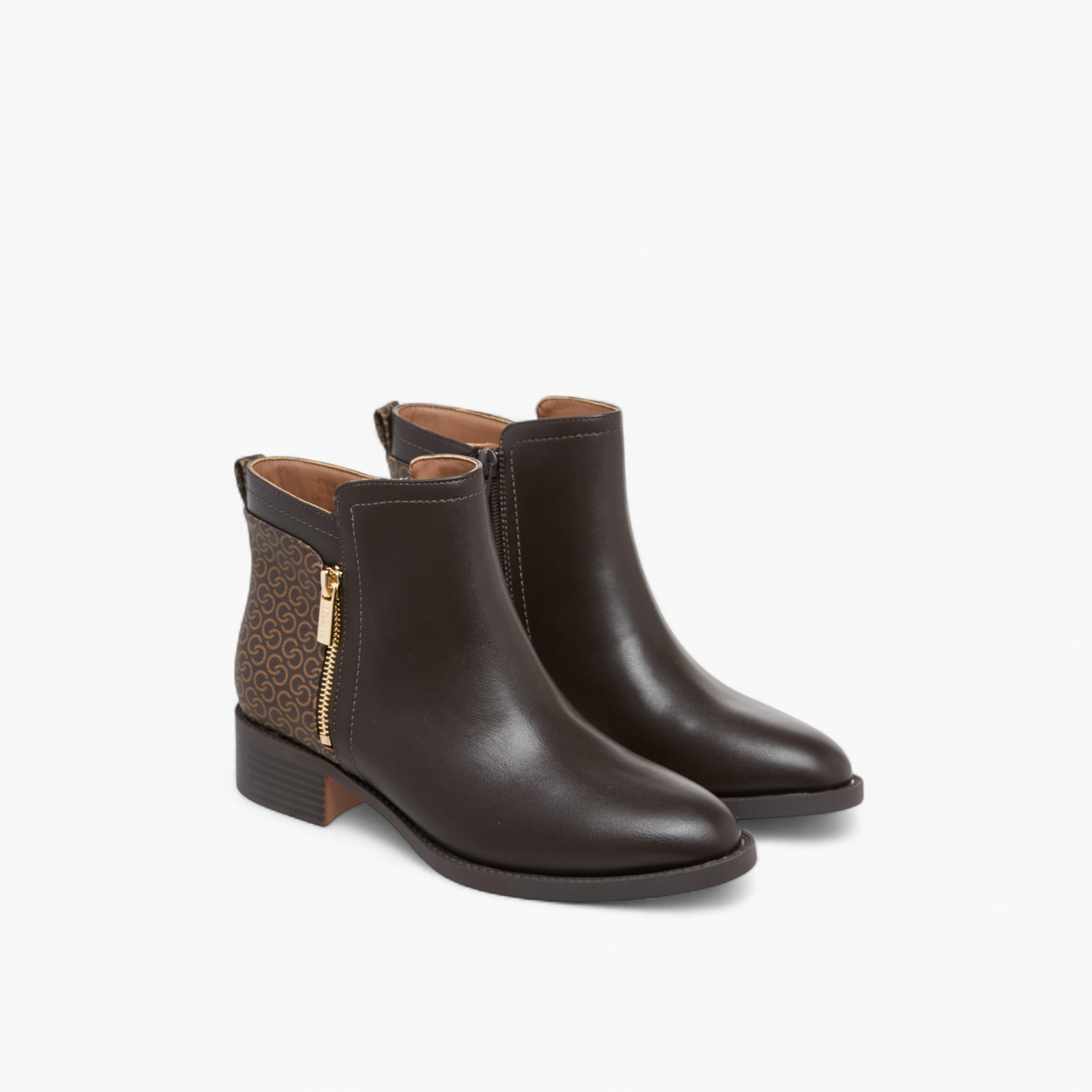 بوت بطول الكاحل بسحاب إغلاق وطبعات مونوجرام للنساء من سيليست-women-shoes-boots-image-1