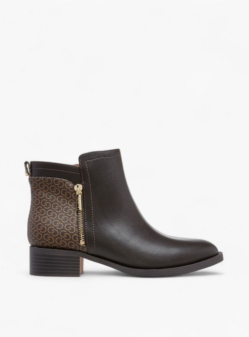 بوت بطول الكاحل بسحاب إغلاق وطبعات مونوجرام للنساء من سيليست-women-shoes-boots-image-3