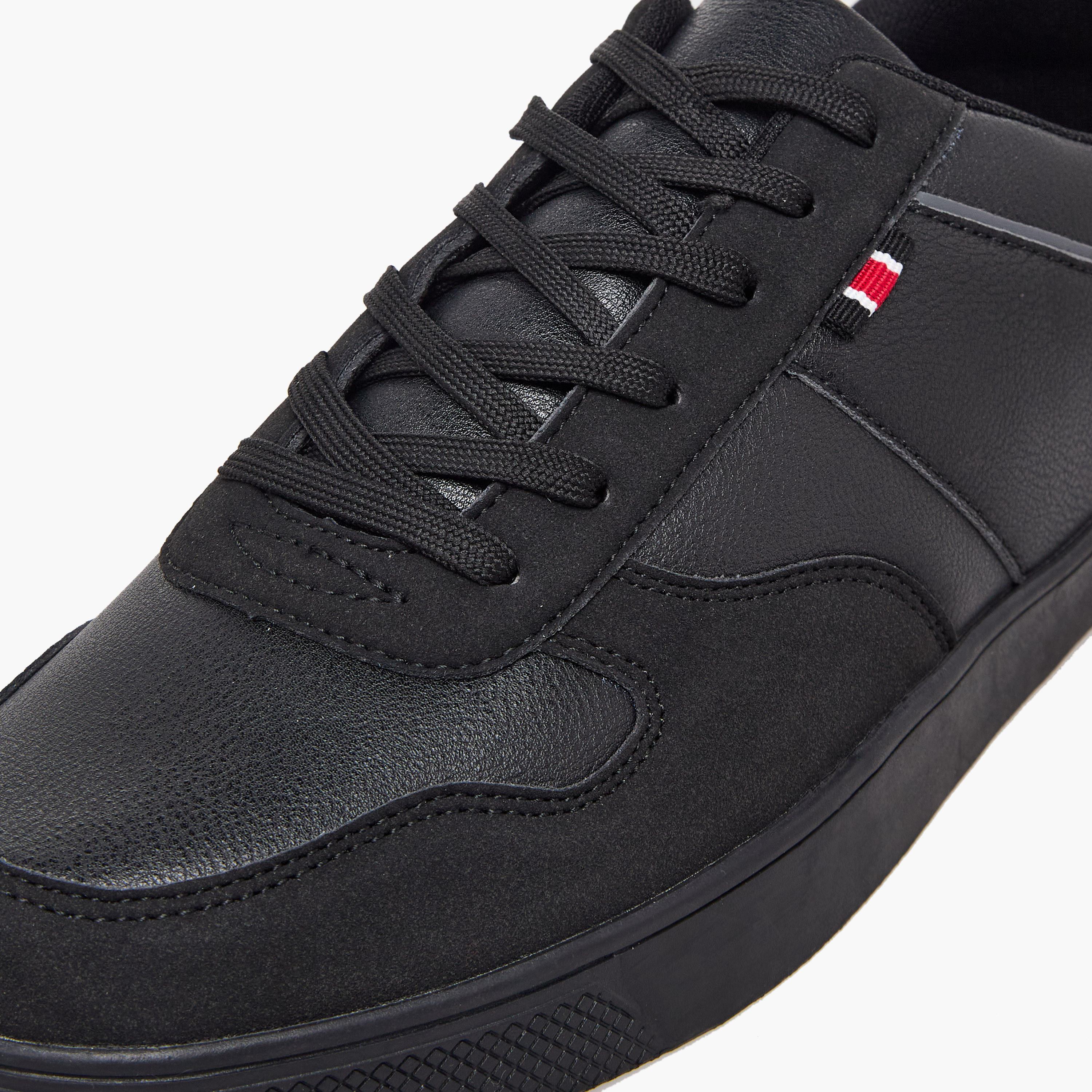 حذاء سنيكرز بطول الكاحل ورباط إإلاق للرجال من إل بي إل من شو إكسبريس-men-shoes-sneakers-image-7