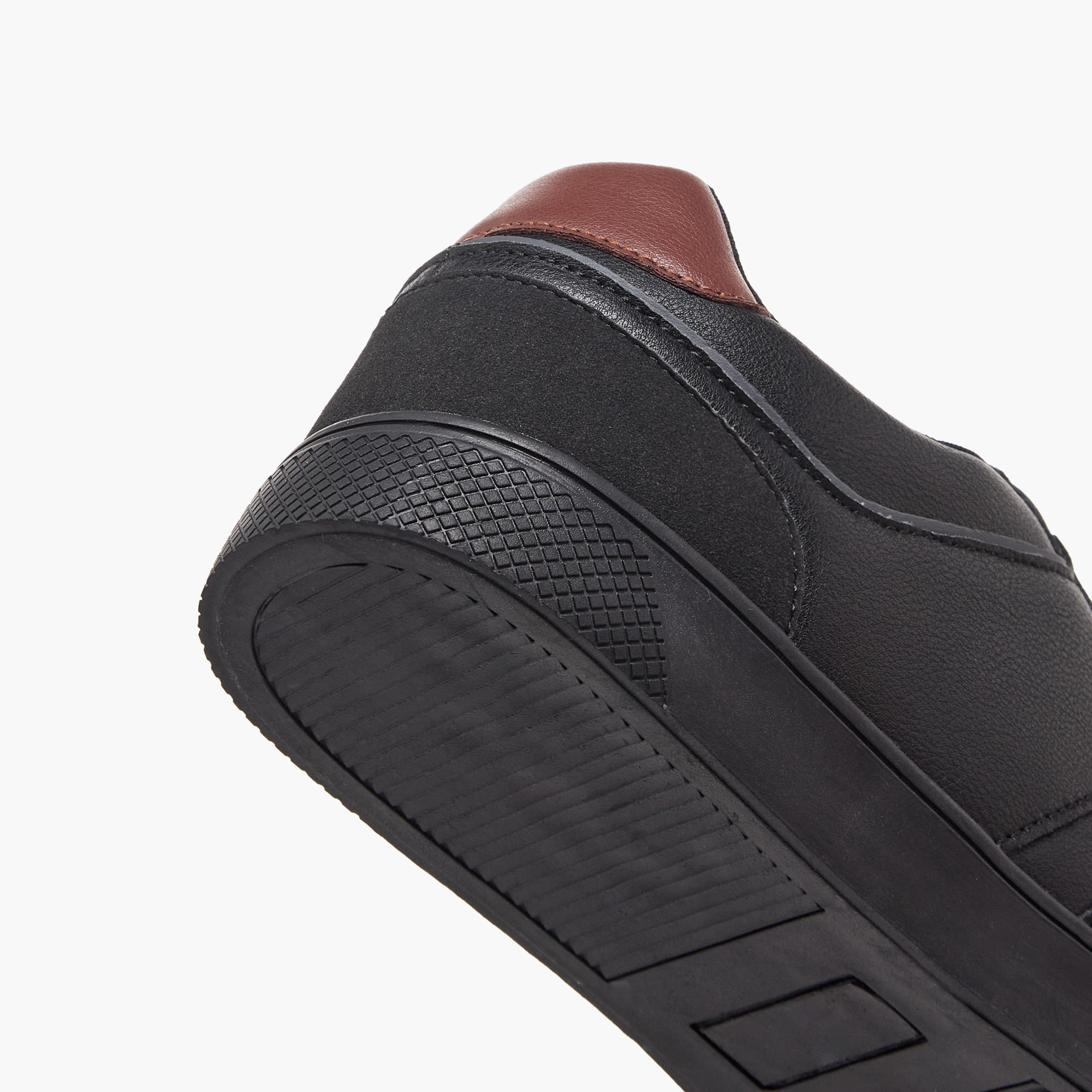 حذاء سنيكرز بطول الكاحل ورباط إإلاق للرجال من إل بي إل من شو إكسبريس-men-shoes-sneakers-image-8