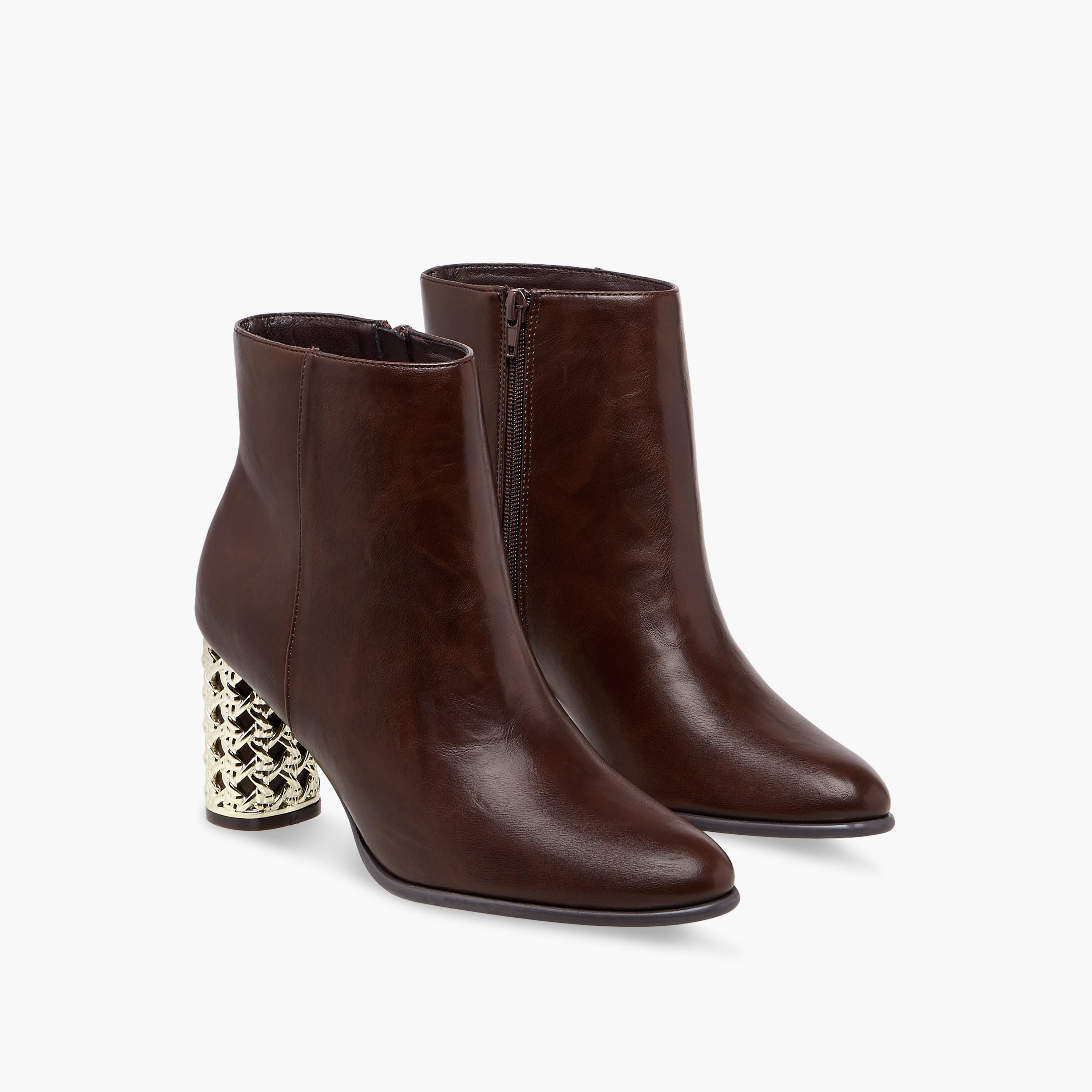 بوت سادة بطول الكاحل وكعب سميك ميتالك من فلورا بيلا-women-shoes-boots-image-1