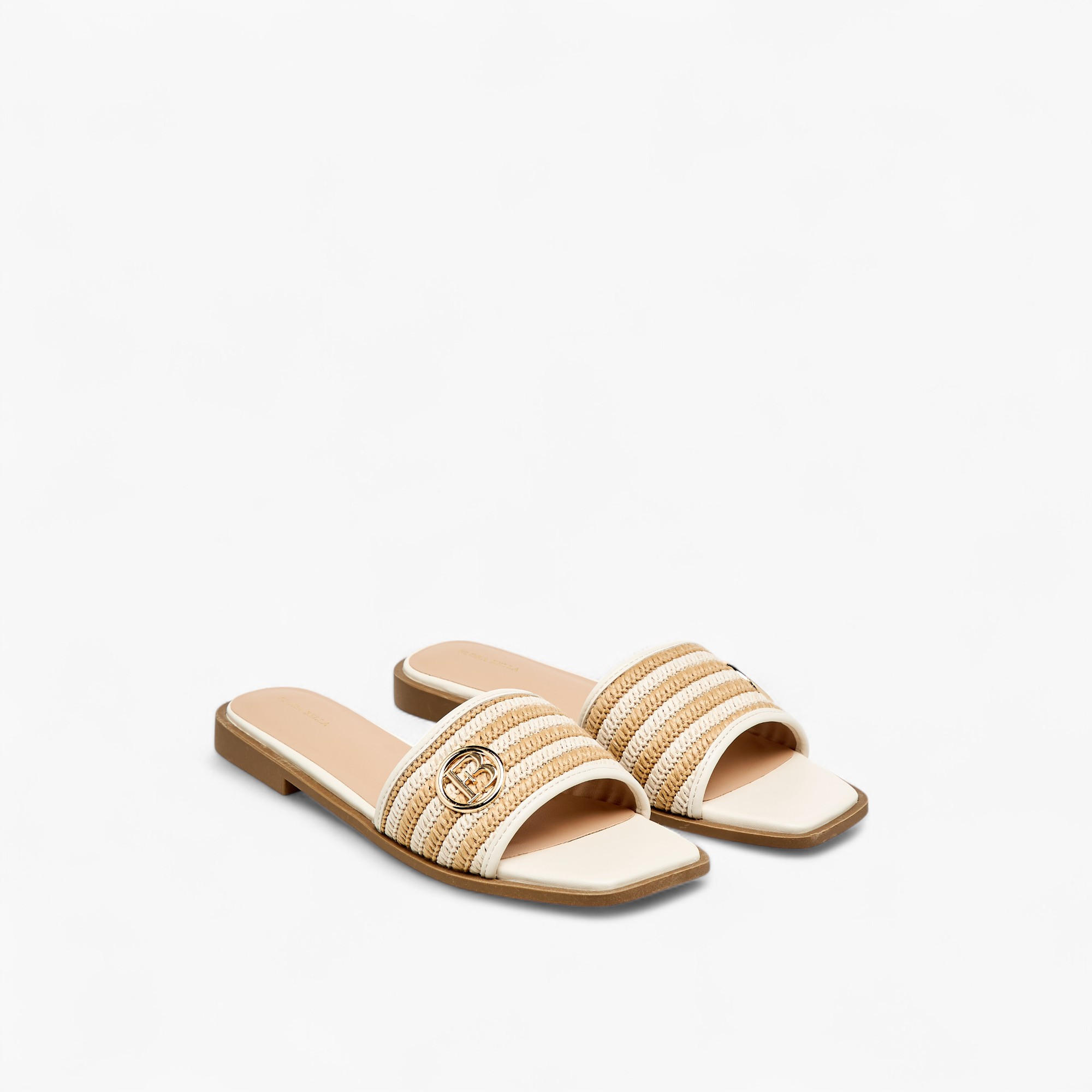 صندل مسطح سهل الارتداء وبارز الملمس بزينة معدنية من فلورا بيلا-women-shoes-flats-sandals-image-1