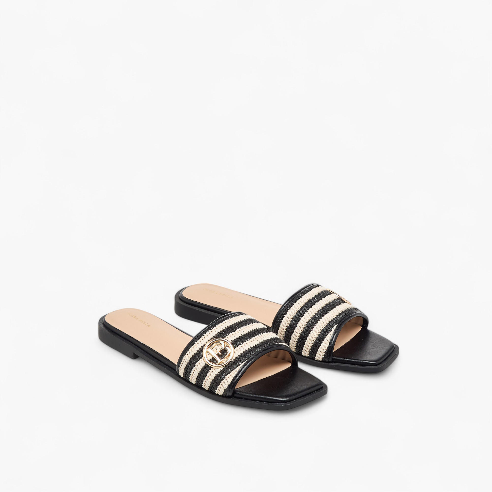 صندل مسطح سهل الارتداء وبارز الملمس بزينة معدنية من فلورا بيلا-women-shoes-flats-sandals-image-1