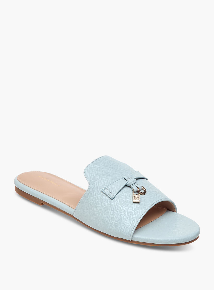 صندل سهل الارتداء بزينة قفل من فلورا بيلا-women-shoes-flats-sandals-image-2