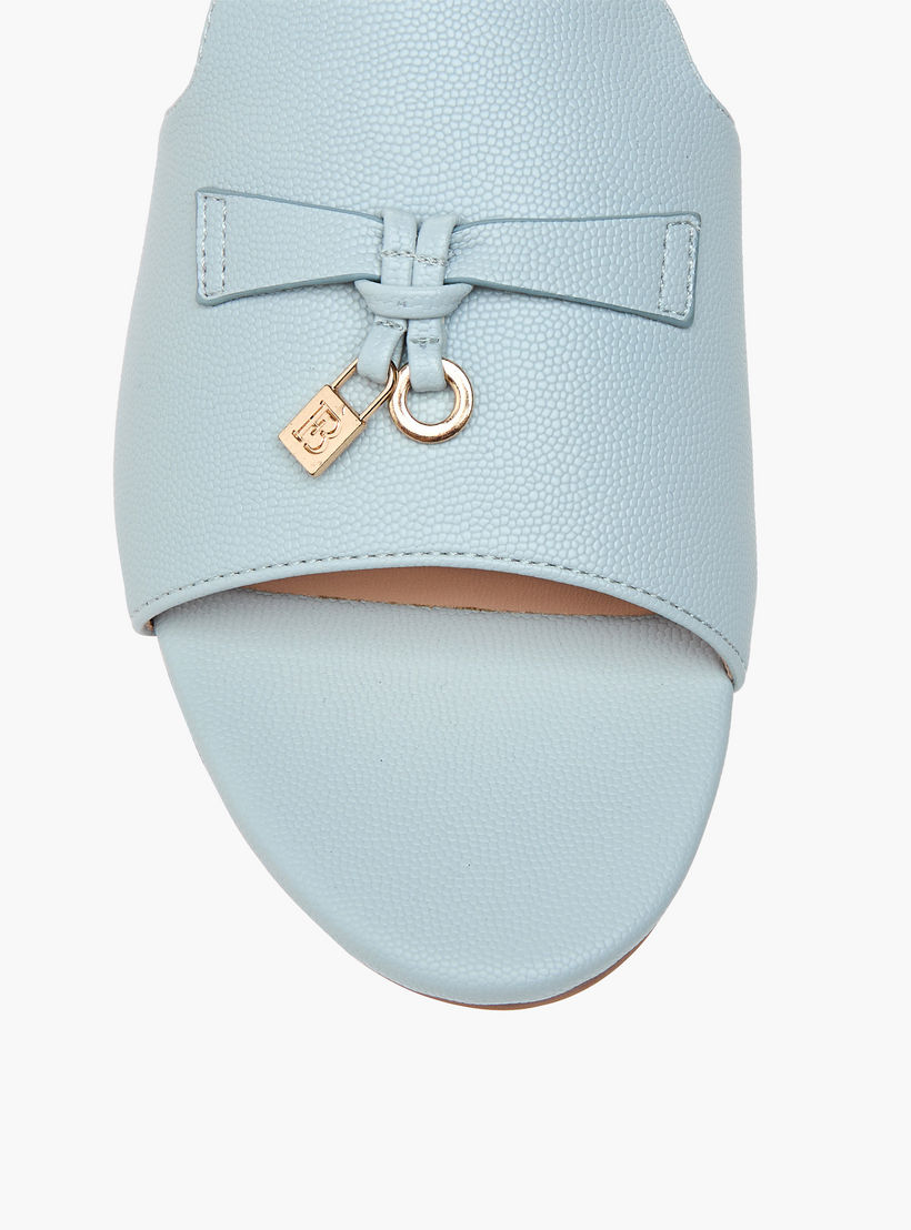 صندل سهل الارتداء بزينة قفل من فلورا بيلا-women-shoes-flats-sandals-image-4