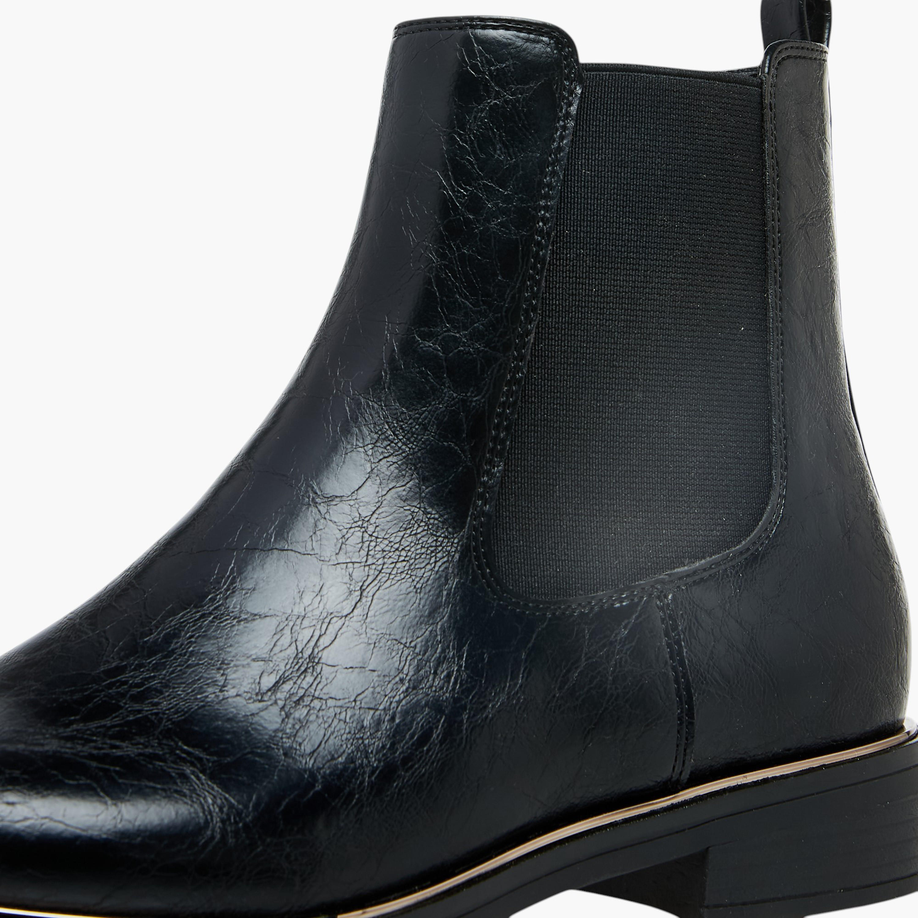 بوت كاحل سادة بسحاب إغلاق وألسنة سحب للنساء من سيليست-women-shoes-boots-image-4