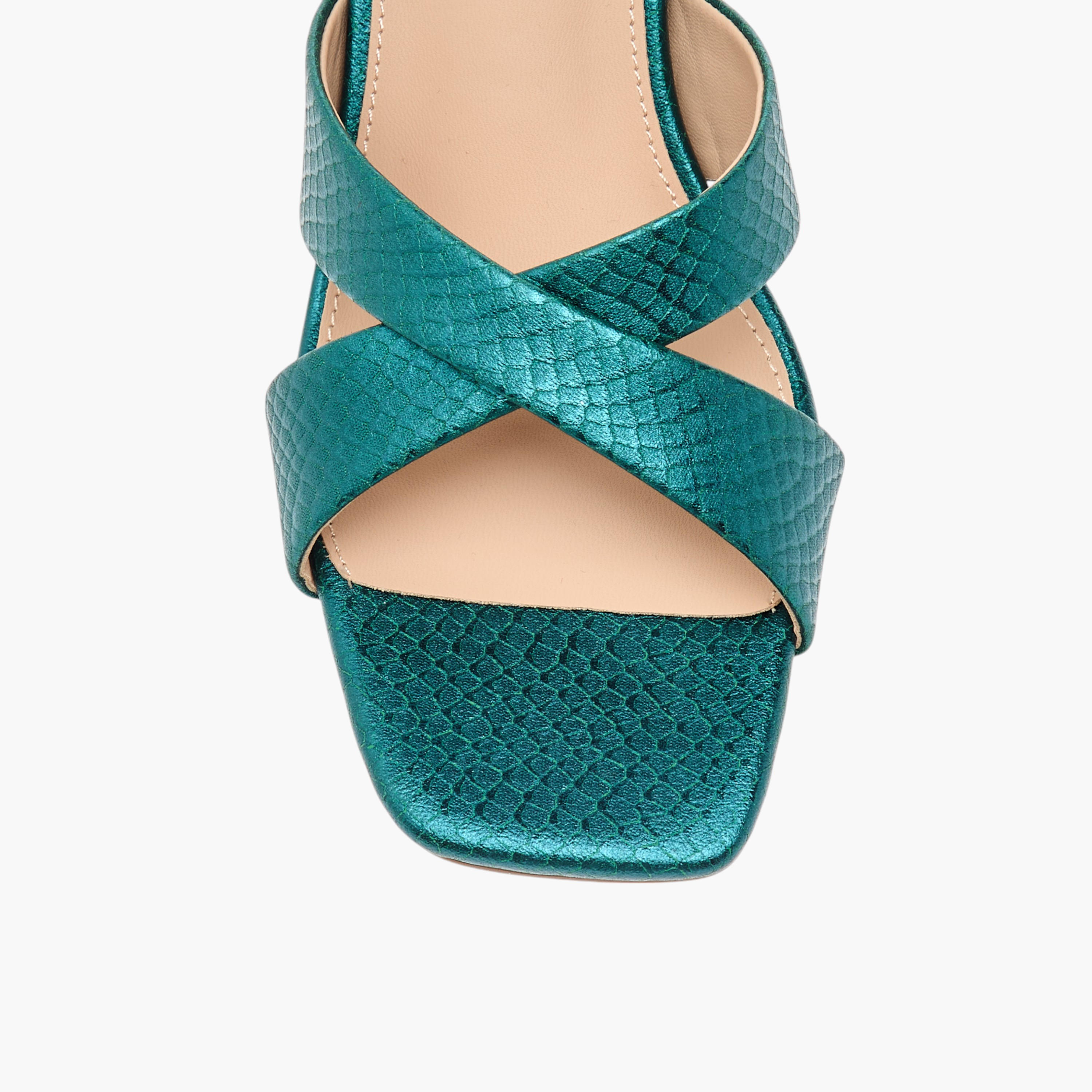صندل بارز الملمس بحزام متقاطع وكعب ستيليتو من فلورا بيلا-women-shoes-sandals-heeled-image-4