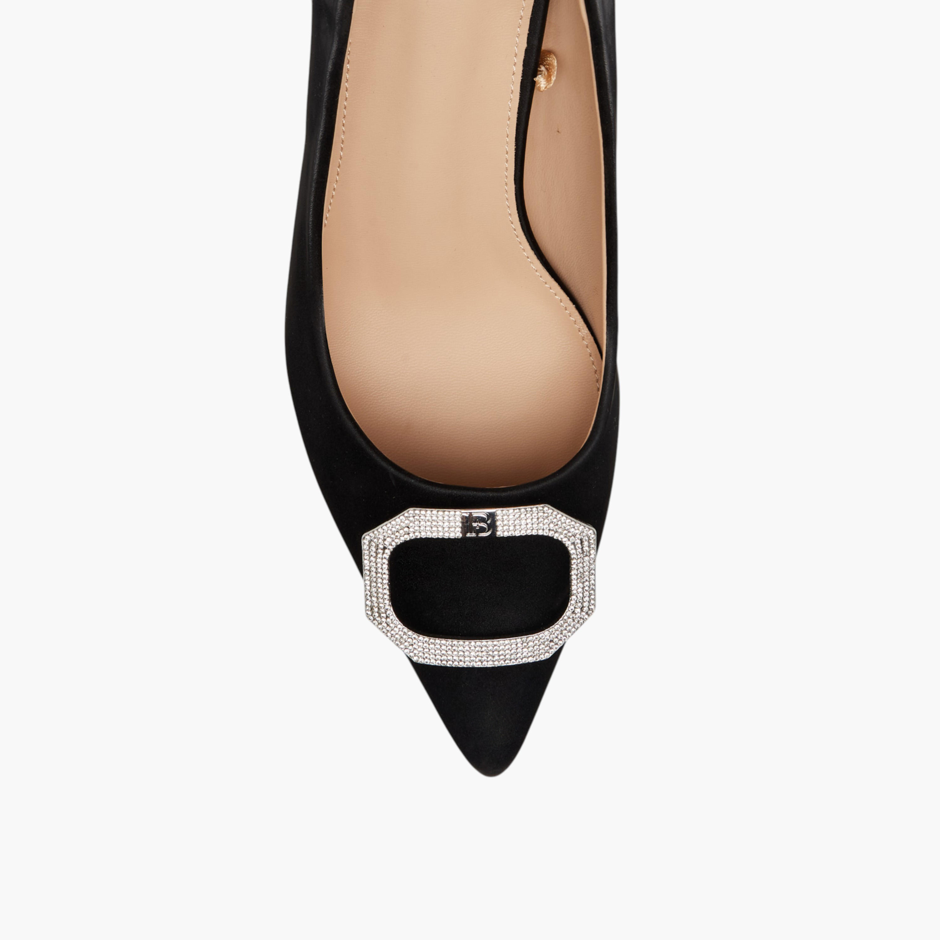 حذاء بومب سهل الارتداء مزين بكعب رفيع ومقدمة بارزة من فلورا بيلا-women-shoes-heels-image-4