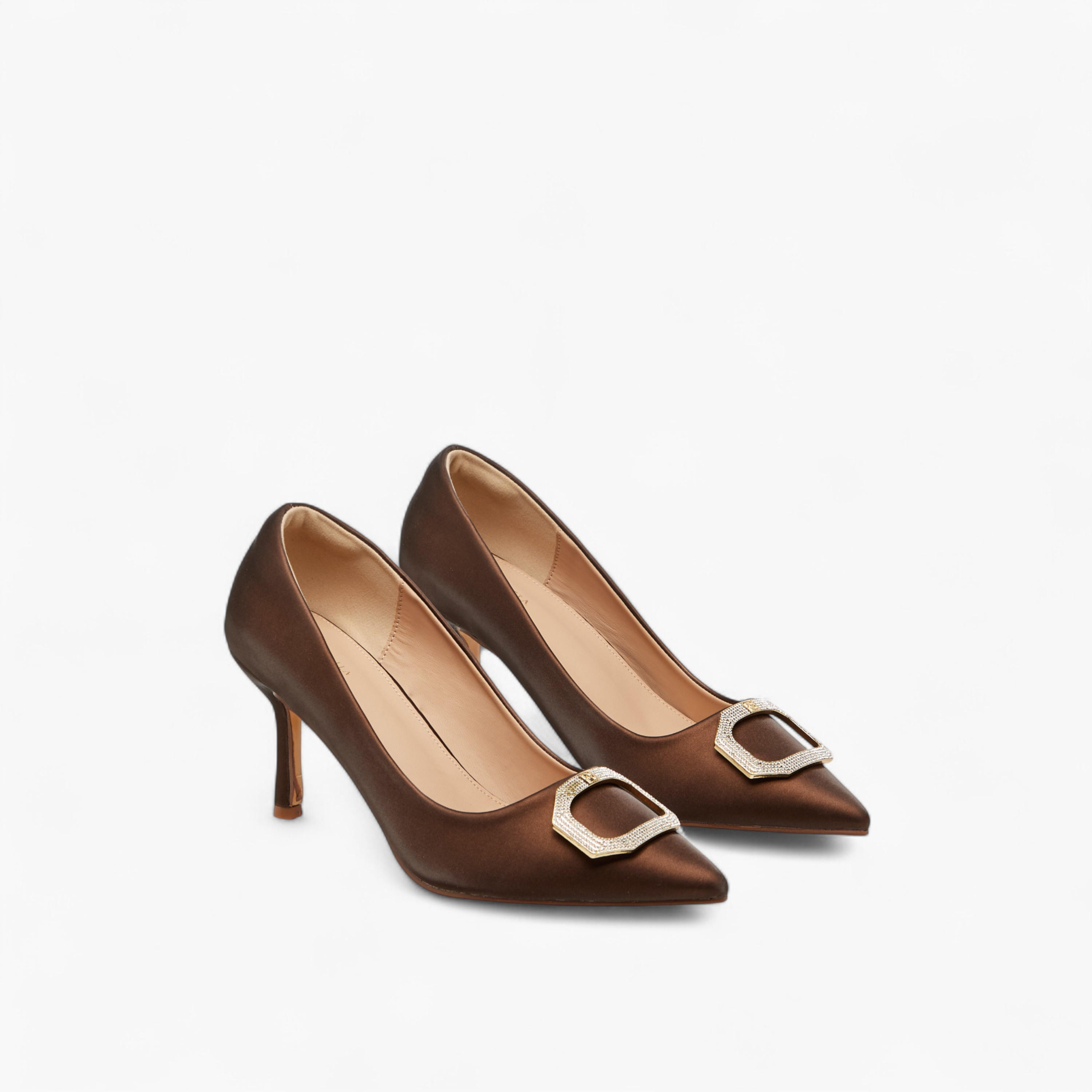 حذاء بومب سهل الارتداء مزين بكعب رفيع ومقدمة بارزة من فلورا بيلا-women-shoes-heels-image-1
