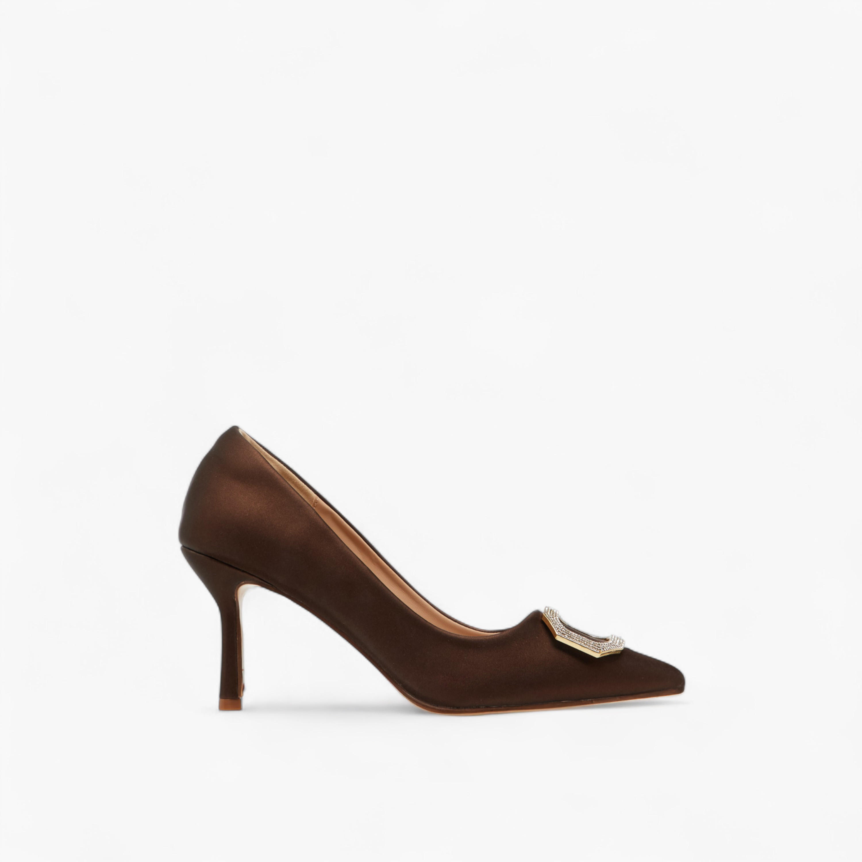 حذاء بومب سهل الارتداء مزين بكعب رفيع ومقدمة بارزة من فلورا بيلا-women-shoes-heels-image-3