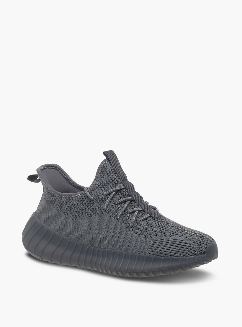 حذاء سنيكرز بألسنة سحب وشبكة ورباط إغلاق أوكلان من شو إكسبريس-men-shoes-sneakers-image-2