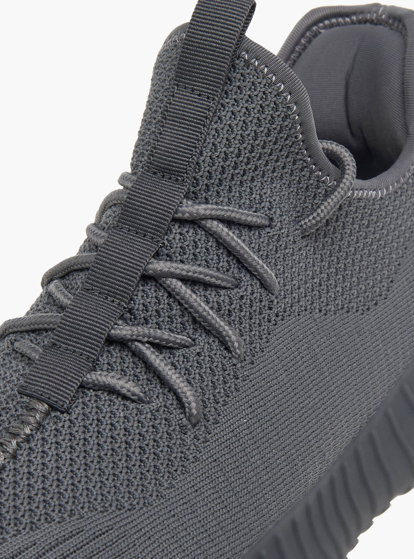 حذاء سنيكرز بألسنة سحب وشبكة ورباط إغلاق أوكلان من شو إكسبريس-men-shoes-sneakers-image-4