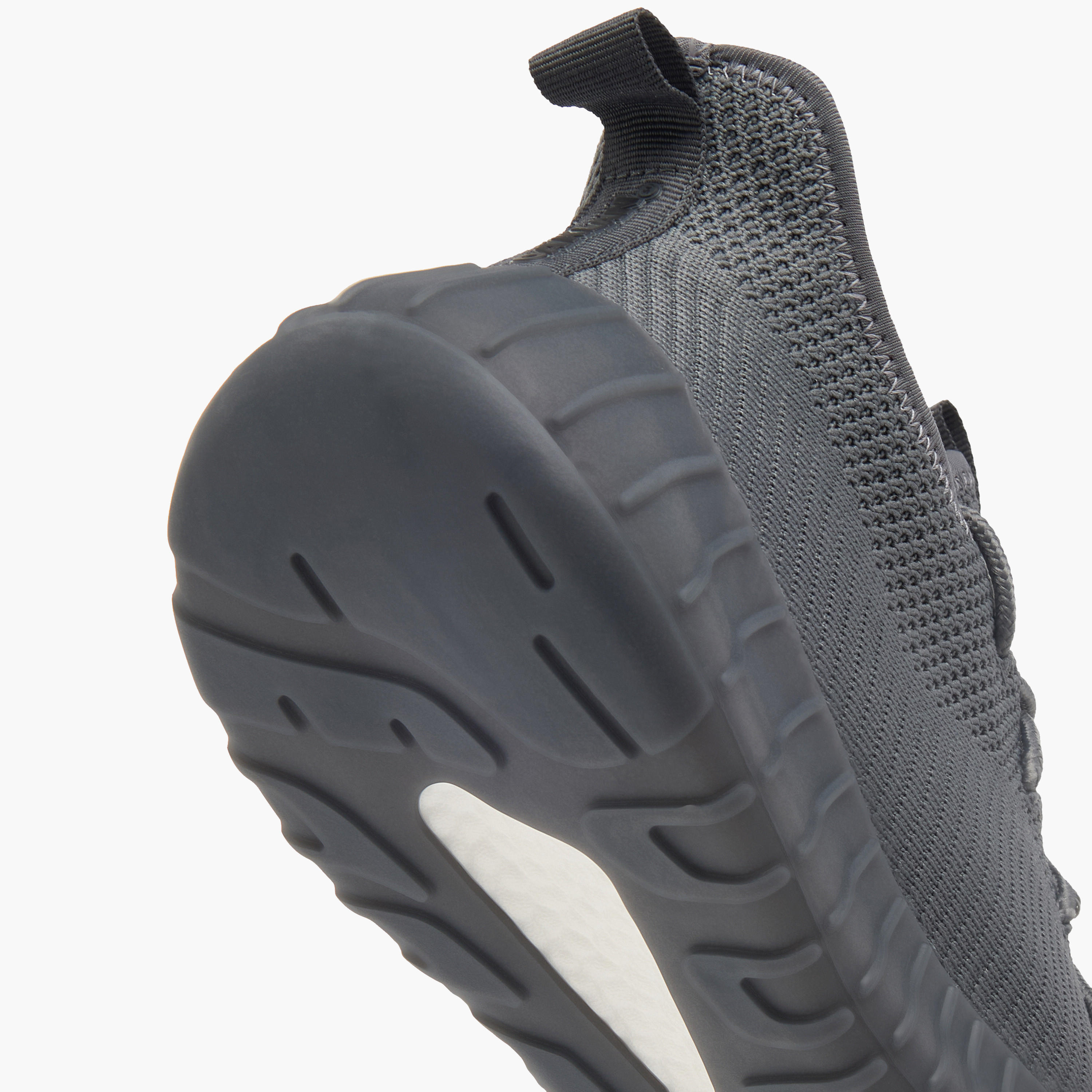 حذاء سنيكرز بألسنة سحب وشبكة ورباط إغلاق أوكلان من شو إكسبريس-men-shoes-sneakers-image-5