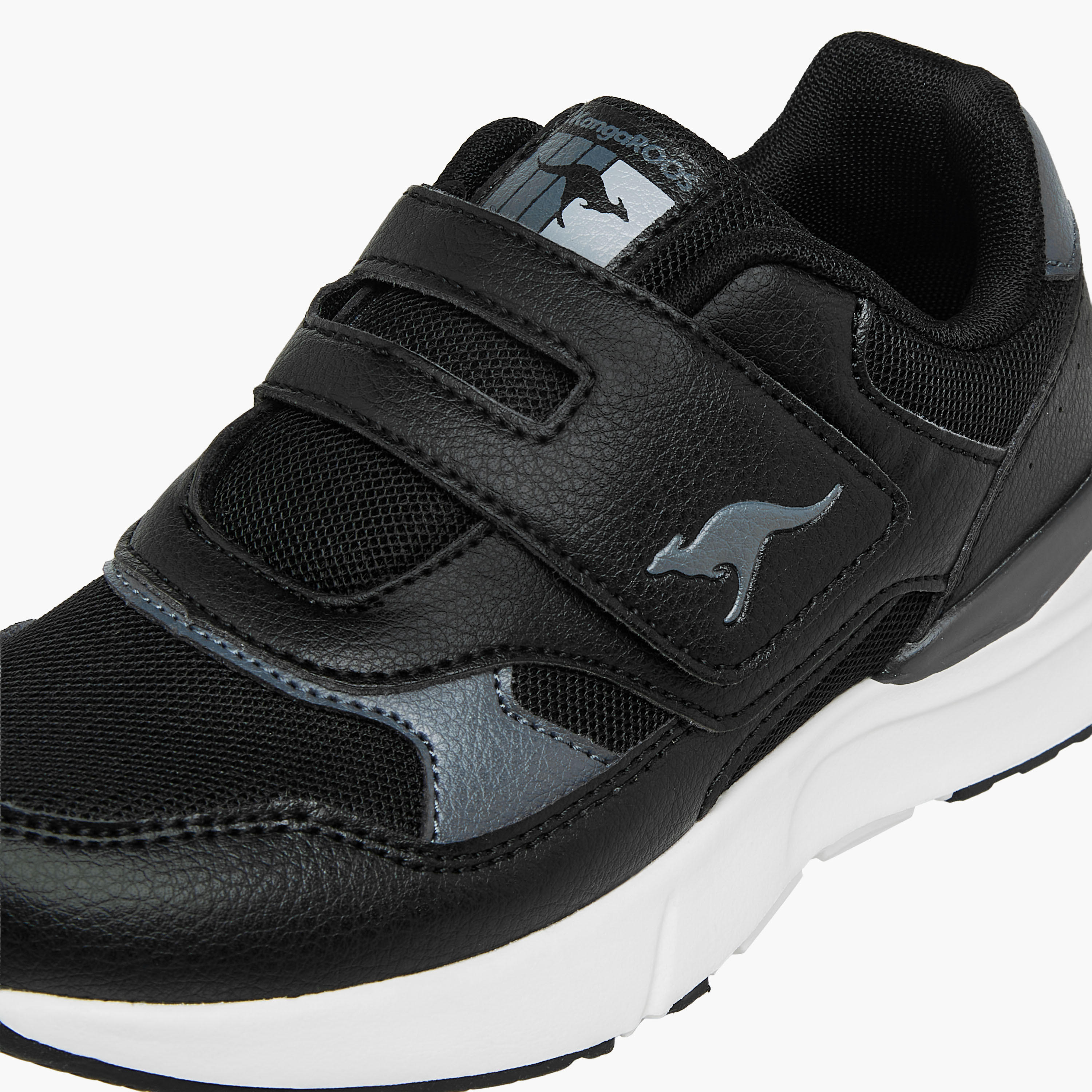 حذاء رياضي بشريط إغلاق لاصق للأولاد من كانجاروز-sports-boys-shoes-image-4
