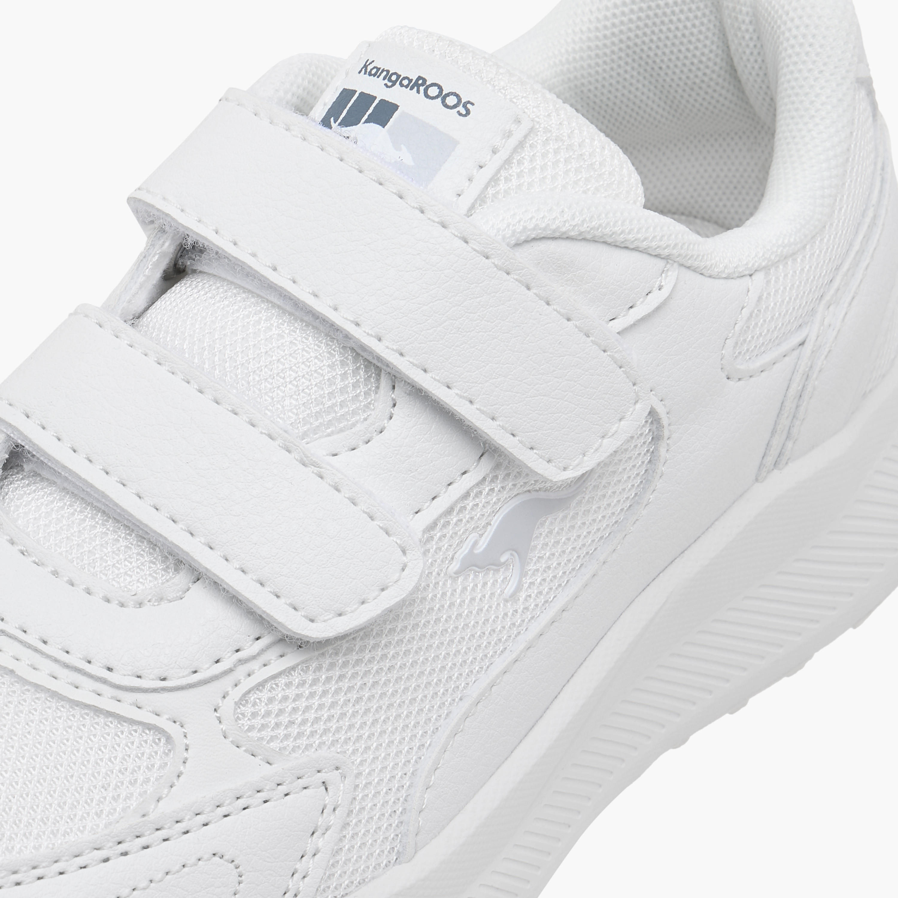 حذاء مدرسي بتفاصيل شعار وشريط إغلاق لاصق للجنسين من كانجاروز-boys-shoes-schoolshoes-image-5