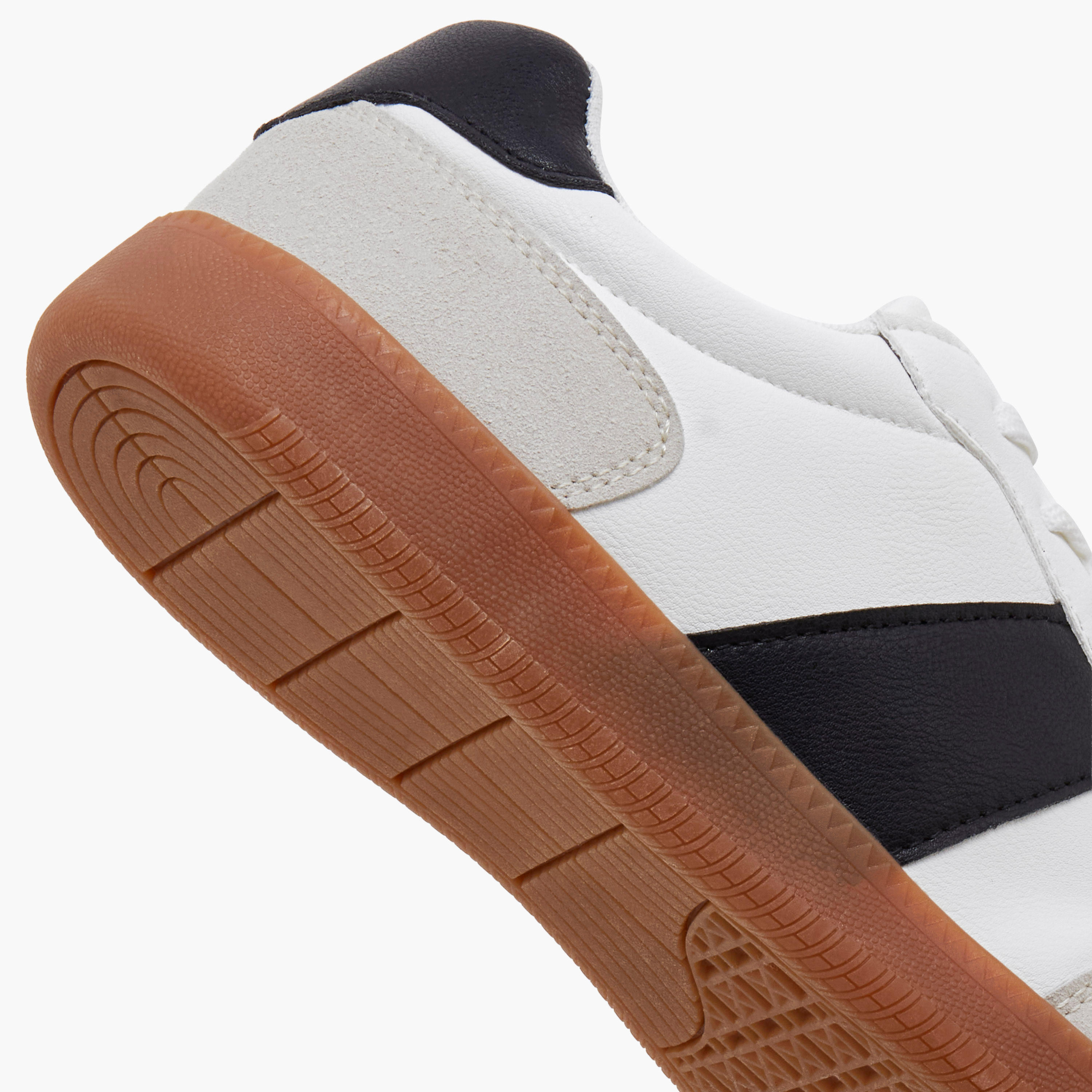 حذاء سنيكرز بطول الكاحل ورباط إغلاق للرجال من إل بي إل من شو إكسبريس-men-shoes-sneakers-image-5