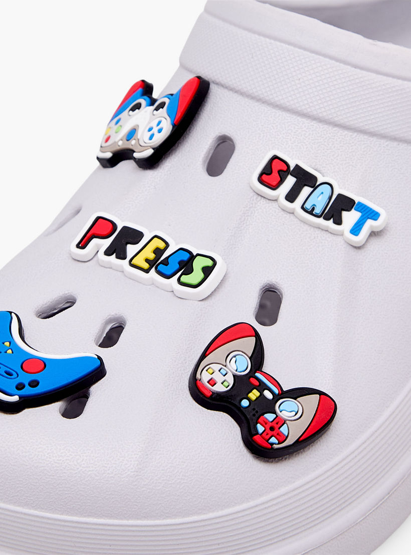 حذاء كلوج بزينة ألعاب للأولاد من أكوا-boys-shoes-sandals-image-7