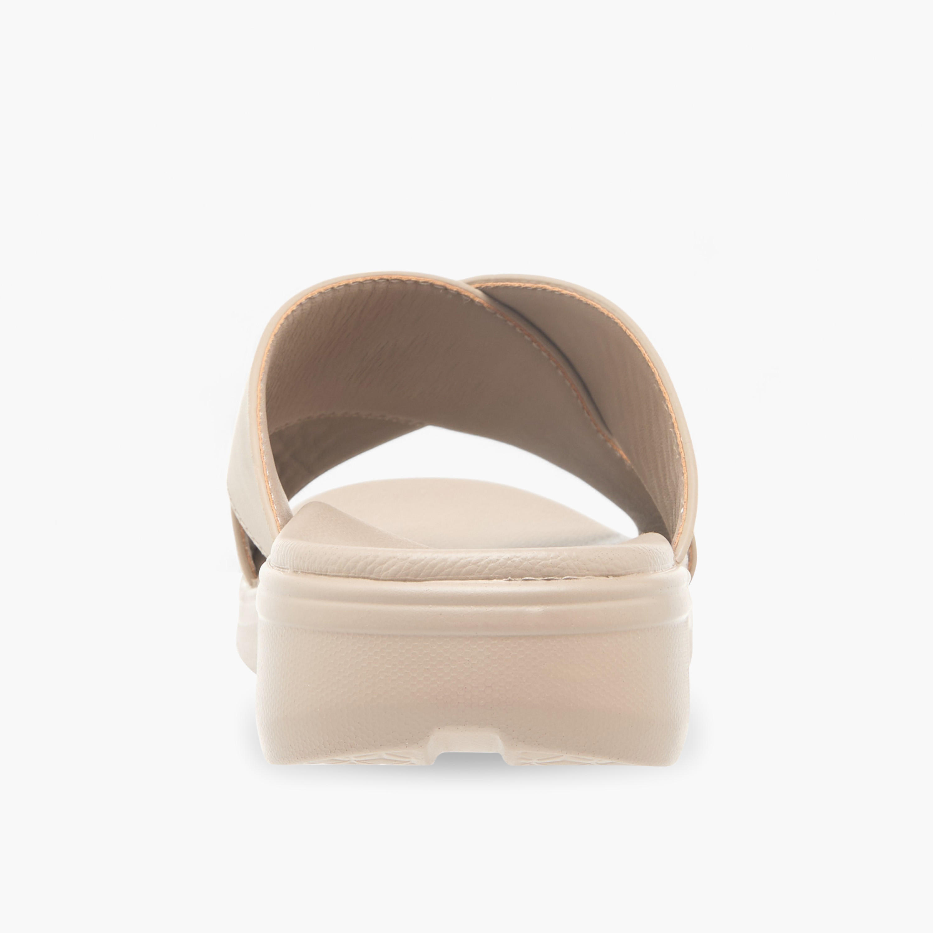 صندل مريح سهل الارتداء بارز الملمس بحزام متقاطع من إل بي إل من شو إكسبرس-men-shoes-sandals-image-4