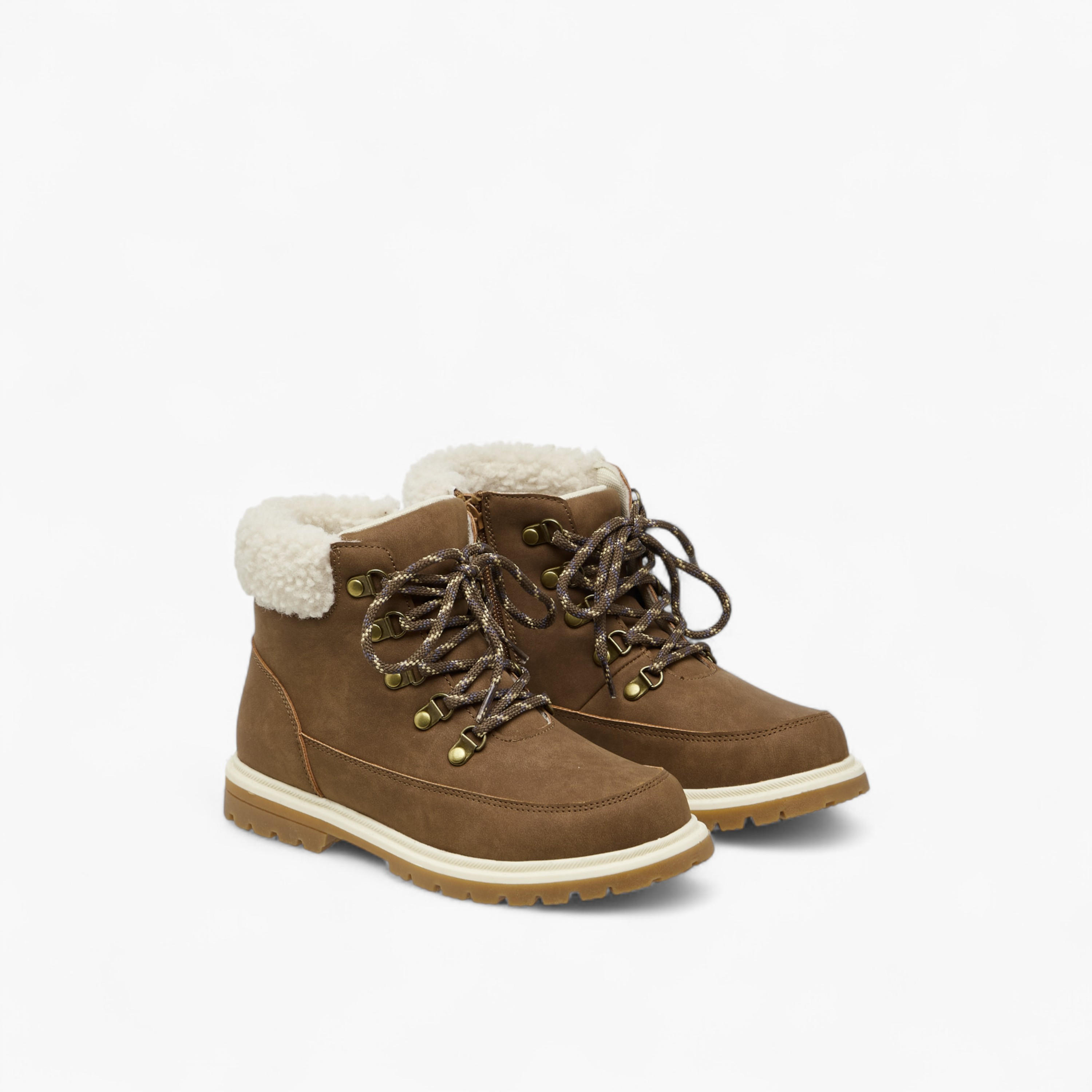 بوت سادة بتفاصيل فرو صناعي وسحاب إغلاق من إل بي إل من شو إكسبريس-boys-shoes-boots-image-1