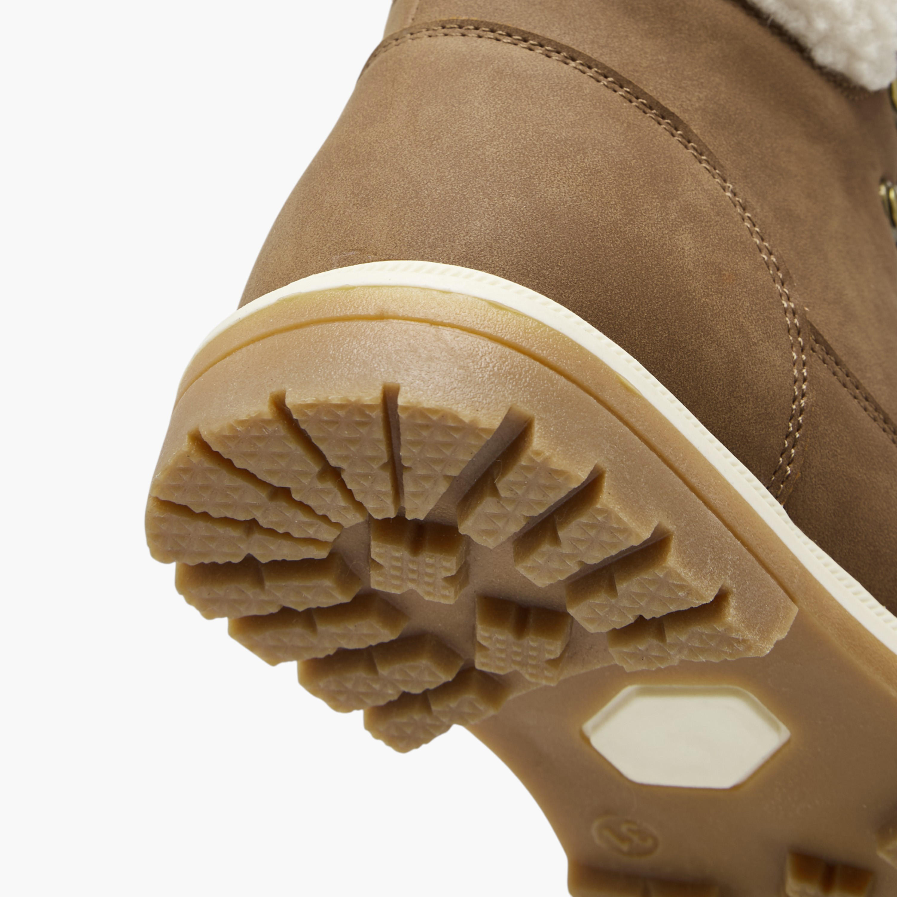 بوت سادة بتفاصيل فرو صناعي وسحاب إغلاق من إل بي إل من شو إكسبريس-boys-shoes-boots-image-5