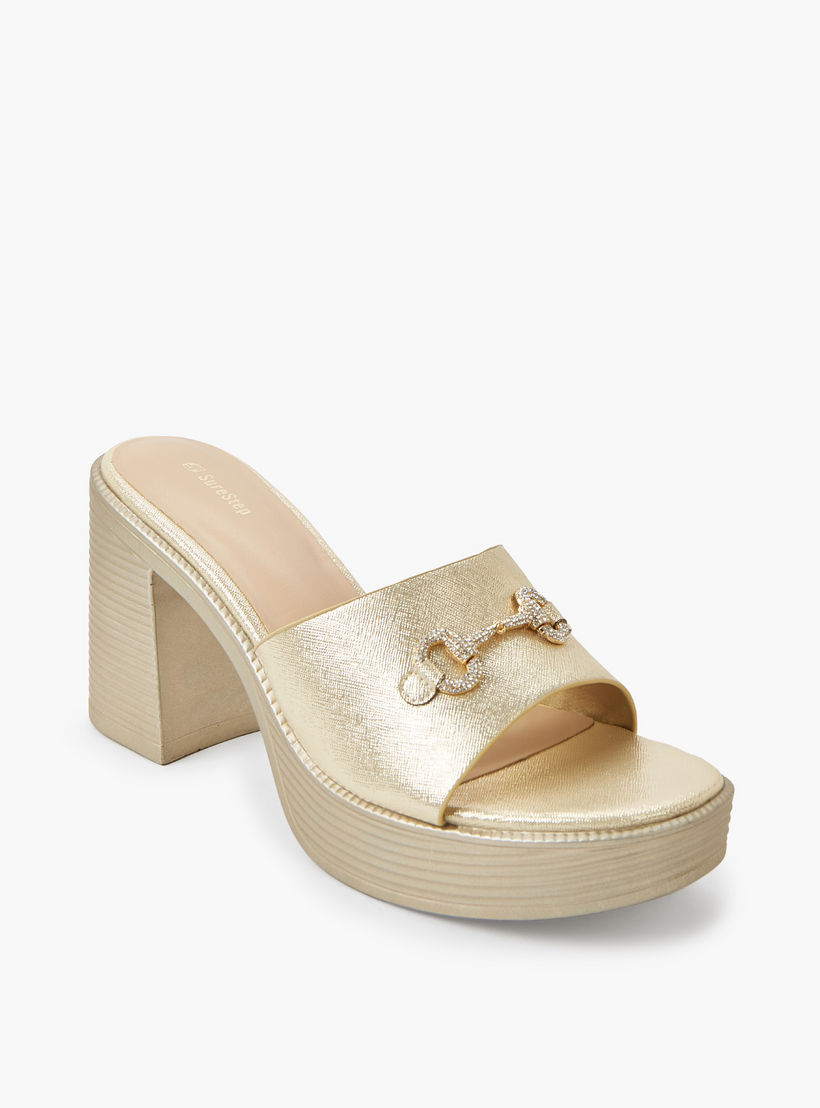 صندل معدني خفيف الوزن بكعب عريض وإبزيم مزين للنساء من شورستيب-women-shoes-sandals-heeled-image-2