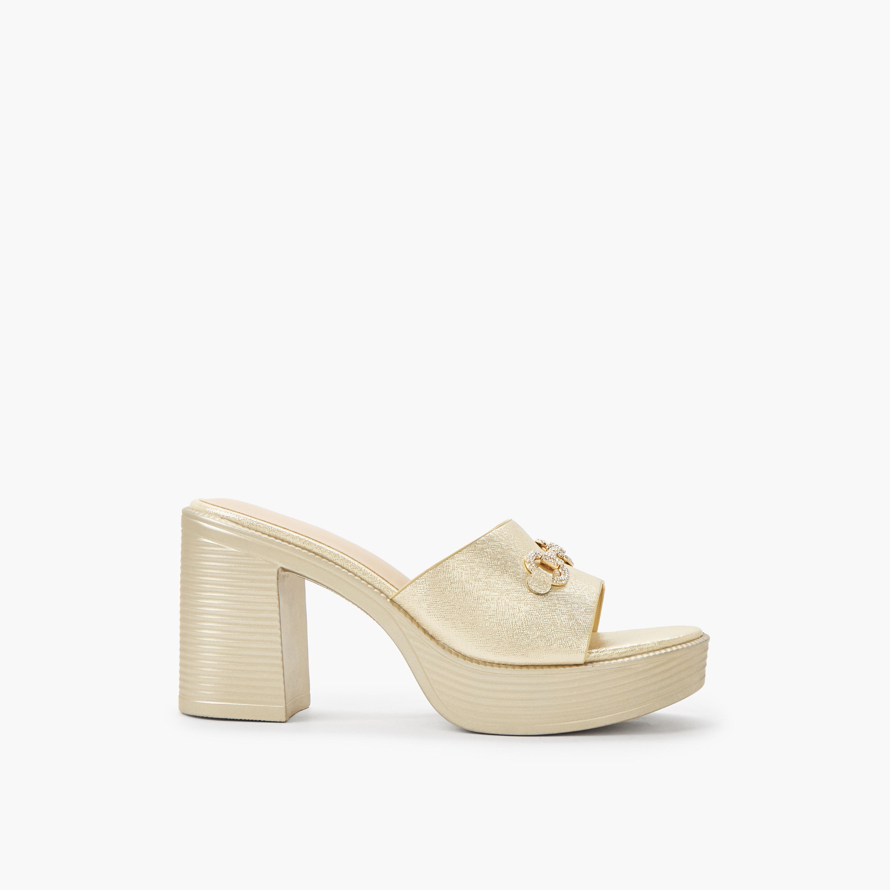 صندل معدني خفيف الوزن بكعب عريض وإبزيم مزين للنساء من شورستيب-women-shoes-sandals-heeled-image-3