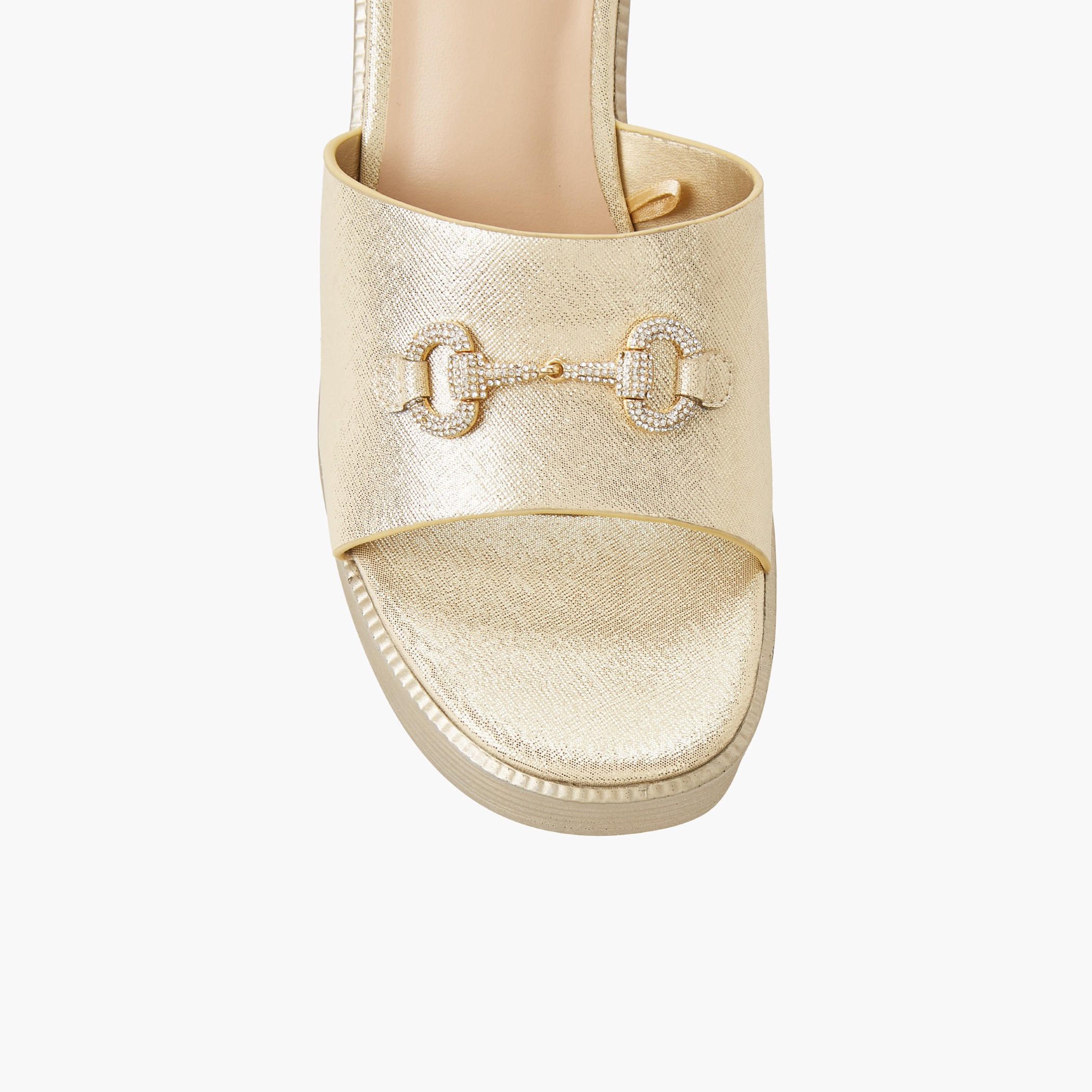 صندل معدني خفيف الوزن بكعب عريض وإبزيم مزين للنساء من شورستيب-women-shoes-sandals-heeled-image-5