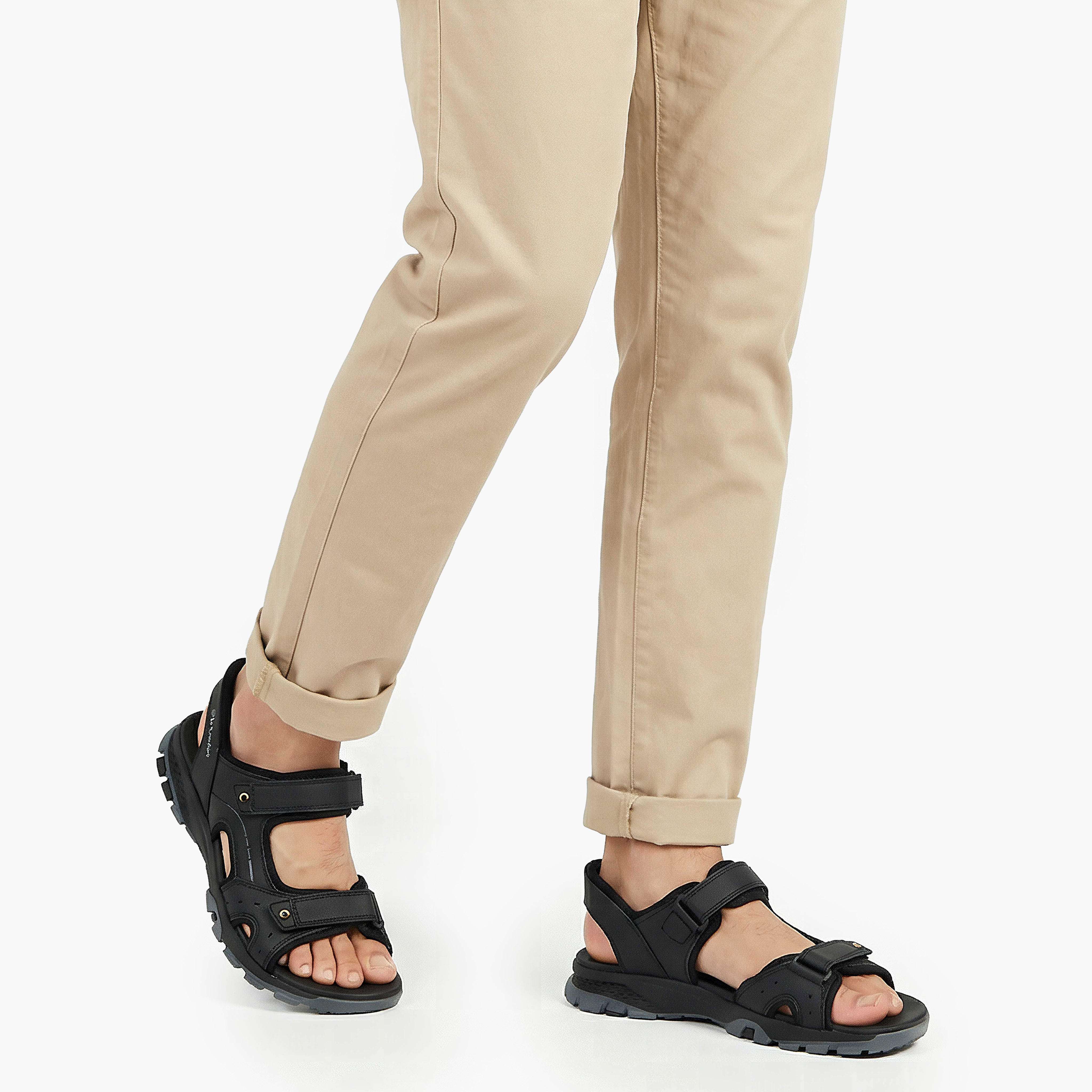 صندل مريح بشريط إغلاق لاصق  للرجال من لو كونفورت-men-shoes-sandals-image-2
