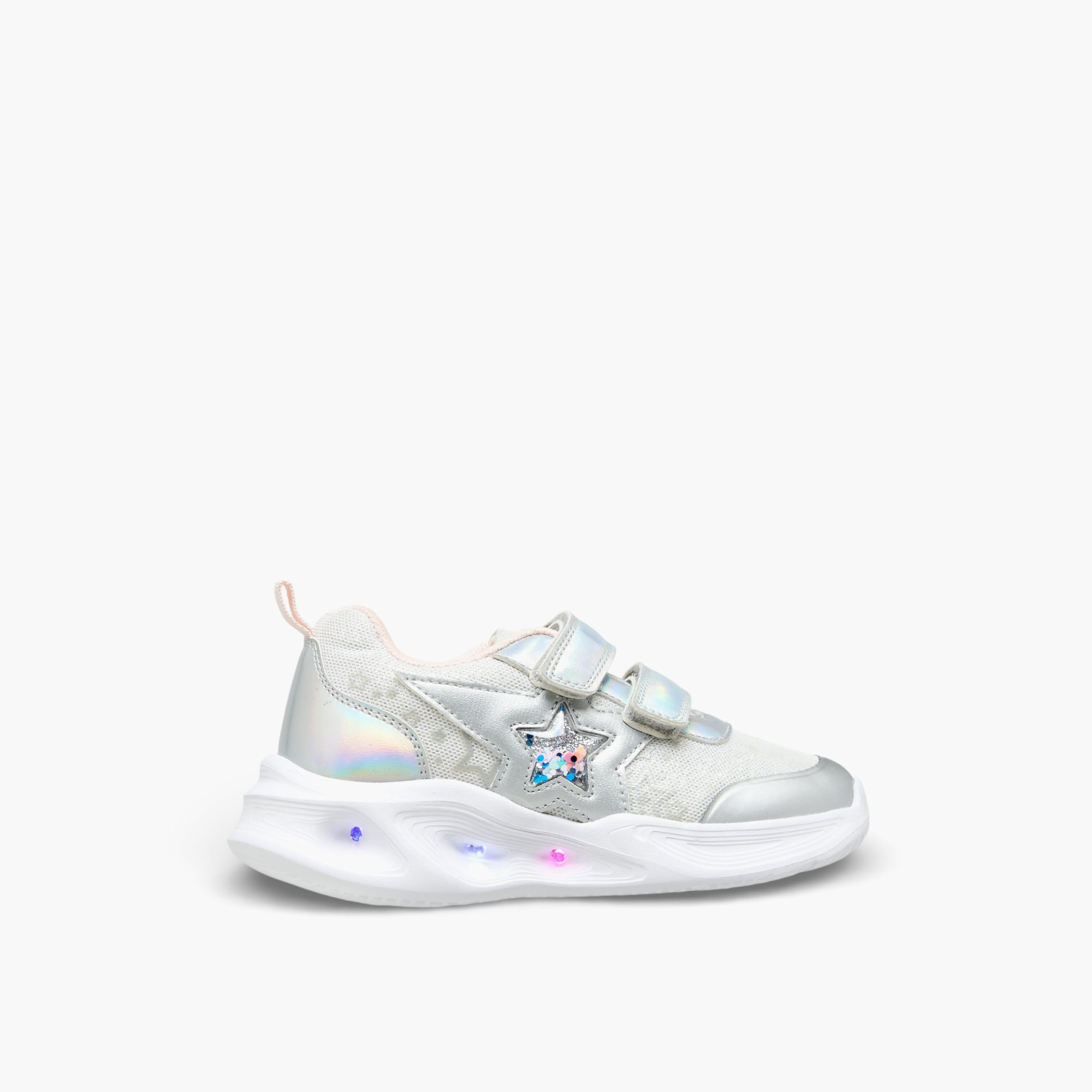 حذاء سنيكرز بشريط إغلاق لاصق وتزيينات نجوم للبنات من فلورا بيلا-girls-shoes-sneakers-image-6