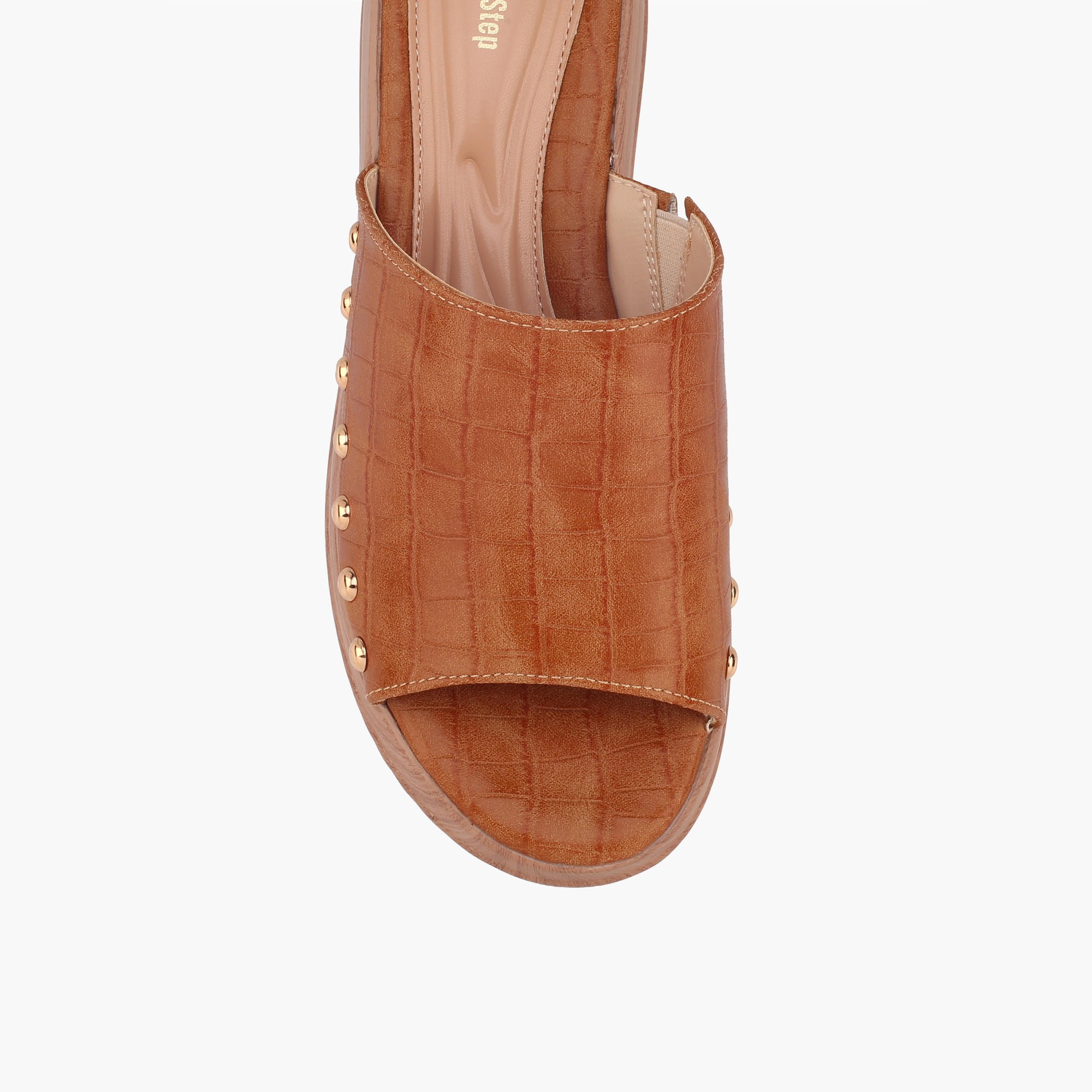 صندل خفيف الوزن بكعب فلاتفورم وملمس بارز مزين بمسامير للنساء من شورستيب-women-shoes-sandals-heeled-image-4