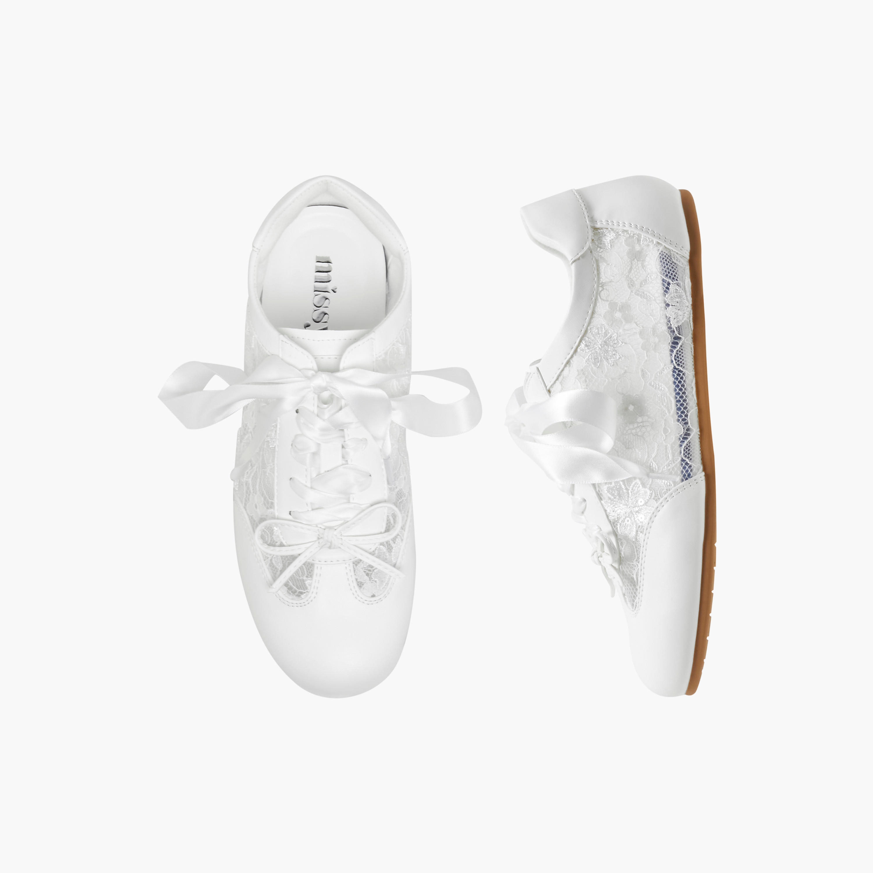 حذاء سنيكرز برباط إغلاق للنساء من ميسي-women-shoes-sneakers-image-1