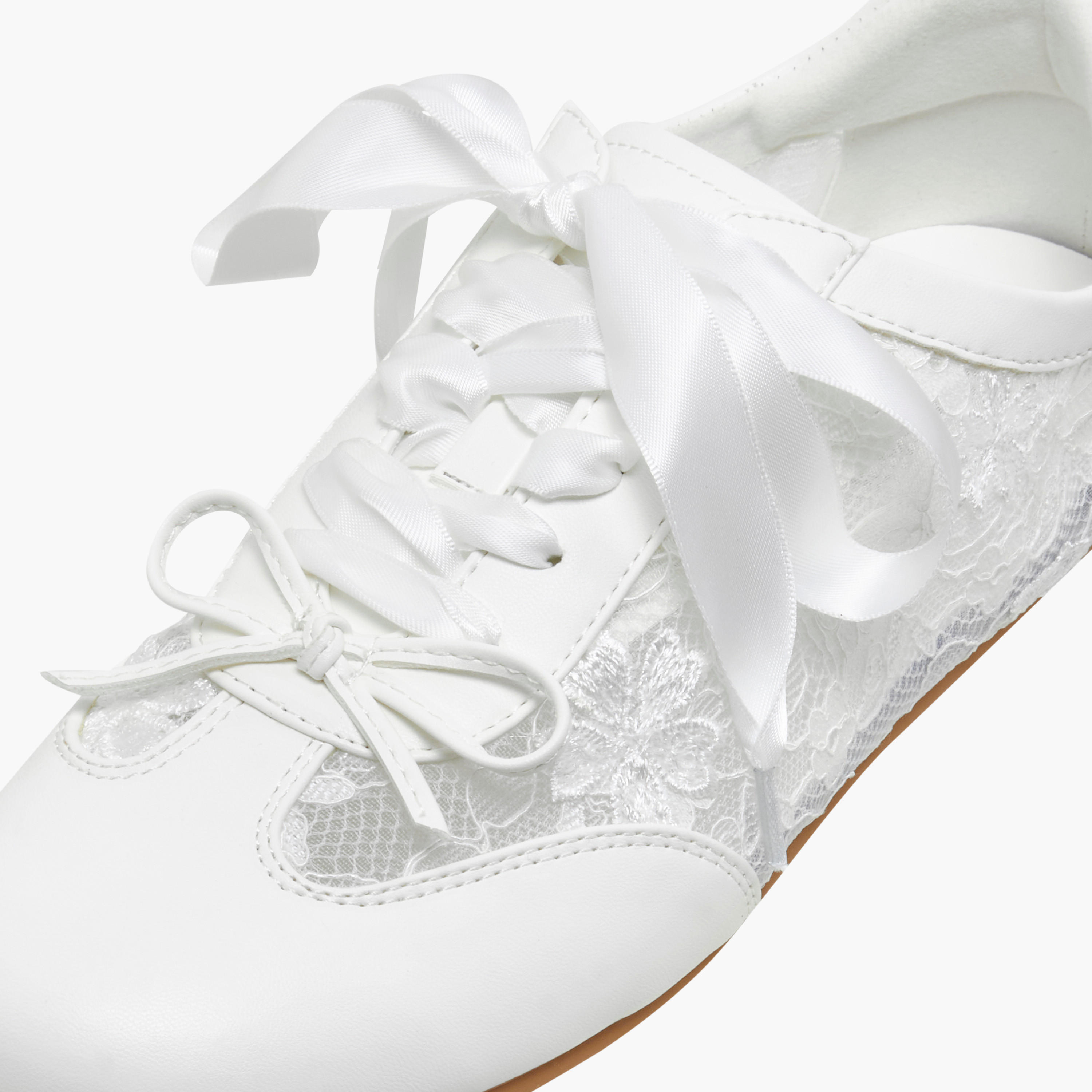 حذاء سنيكرز برباط إغلاق للنساء من ميسي-women-shoes-sneakers-image-4