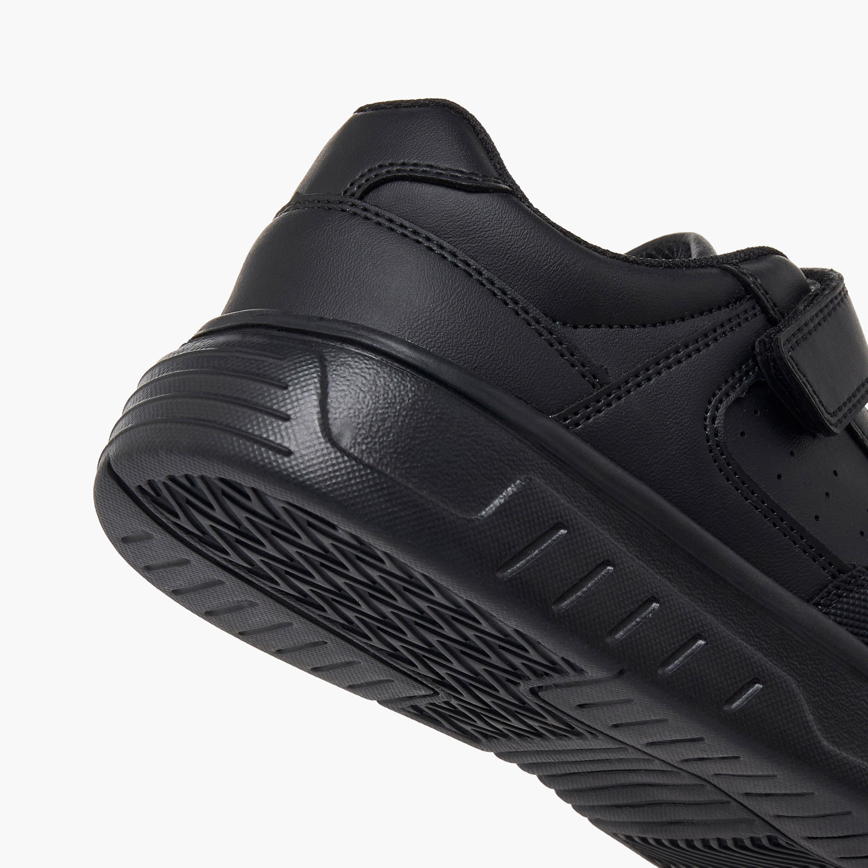 حذاء مدرسي بشريط إغلاق للأولاد من أل بي أل من شو إكسبريس-boys-shoes-schoolshoes-image-8