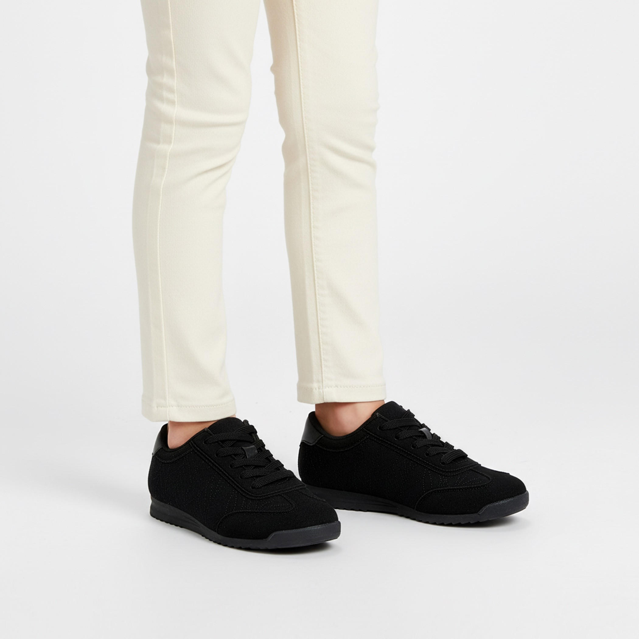 حذاء سنيكرز برباط إغلاق للبنات من فلورا بيلا-girls-shoes-sneakers-image-2