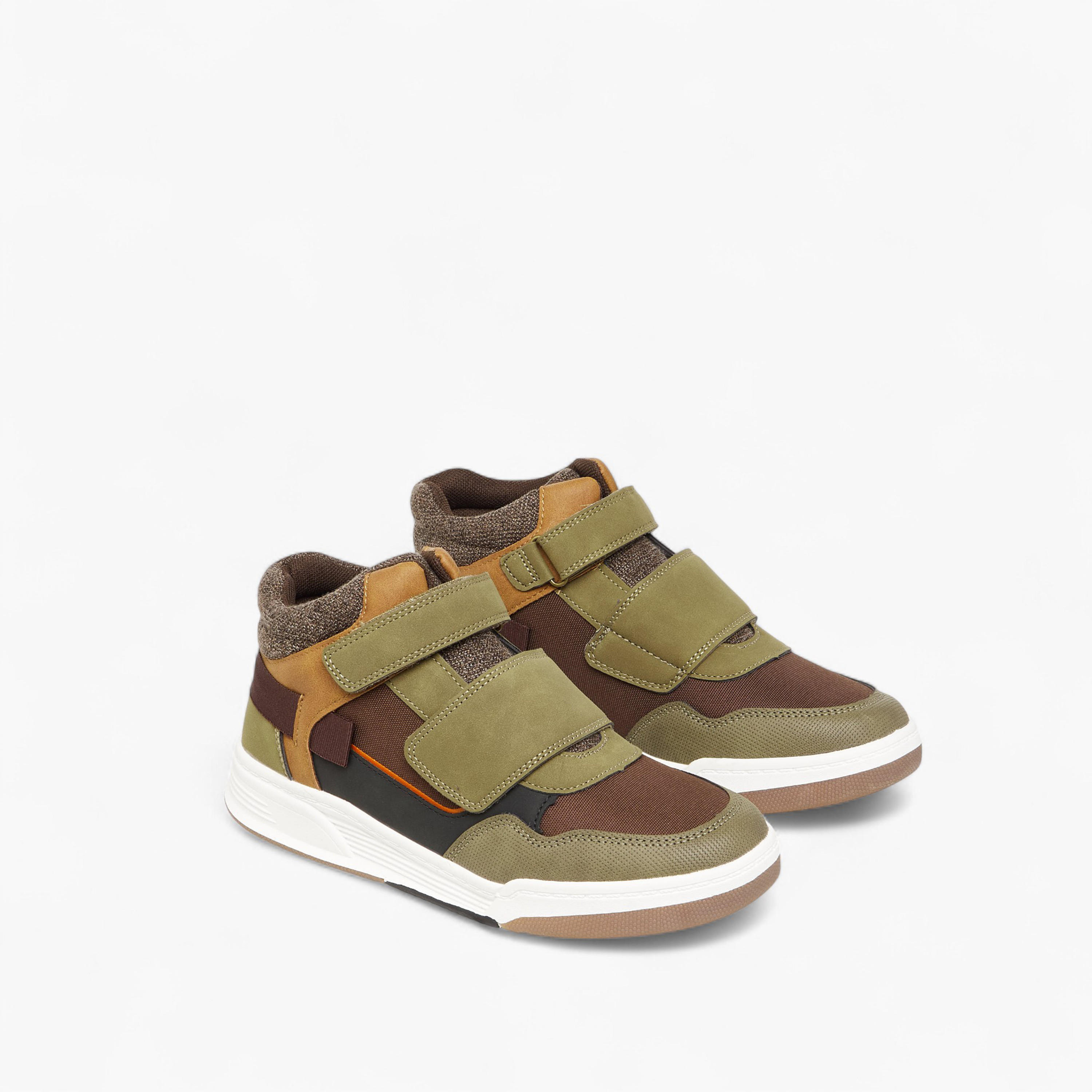 حذاء سنيكرز متعدد التصاميم برقبة عالية للأولاد من إل بي إل من شو إكسبرس-boys-shoes-sneakers-image-1