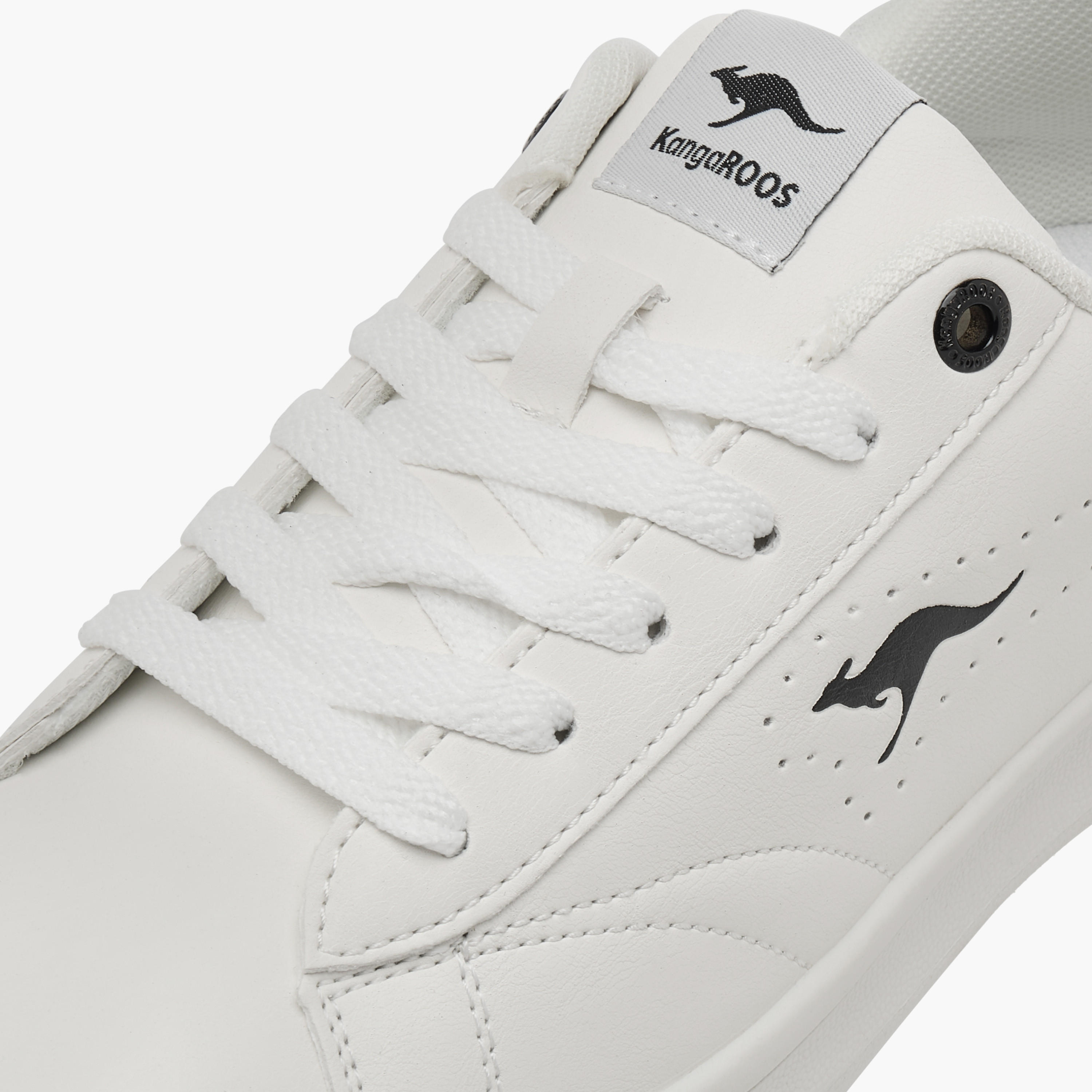 حذاء سنيكرز برباط إغلاق وتفاصيل الشعار للنساء من كانجاروس-women-shoes-sneakers-image-4