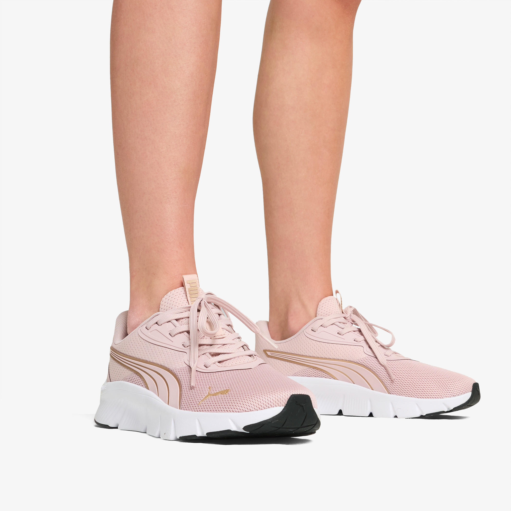 حذاء رياضي بألواح ورباط للإغلاق للنساء من بوما - FlexFocus Lite Modern-sports-women-shoes-image-2