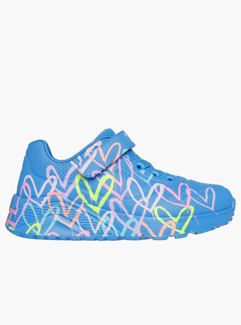 حذاء رياضي بطبعات قلوب بشريط إغلاق لاصق أونو لايت للبنات من سكيتشرز-girls-shoes-sneakers-image-1